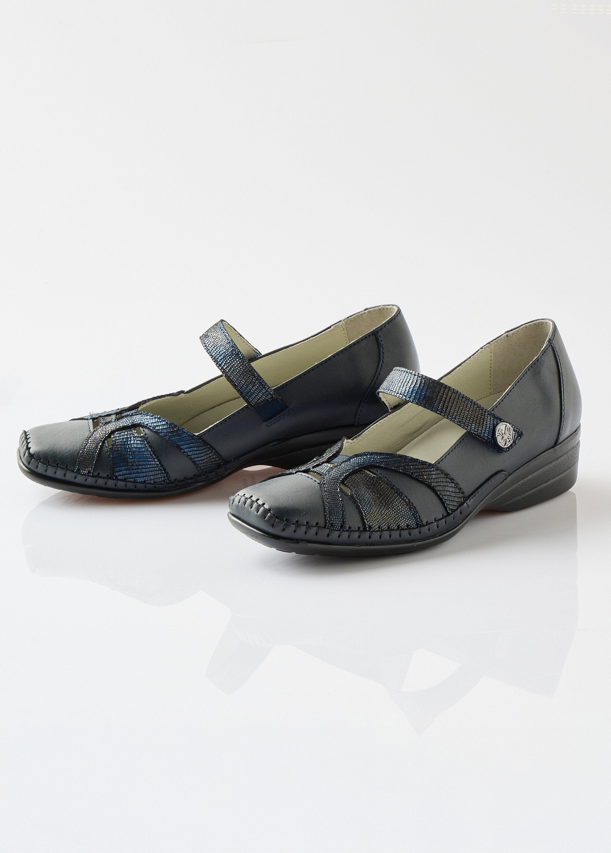 Comfort_wide_leather_ballerinas_with_Velcro_straps_Marine_DE1_slim