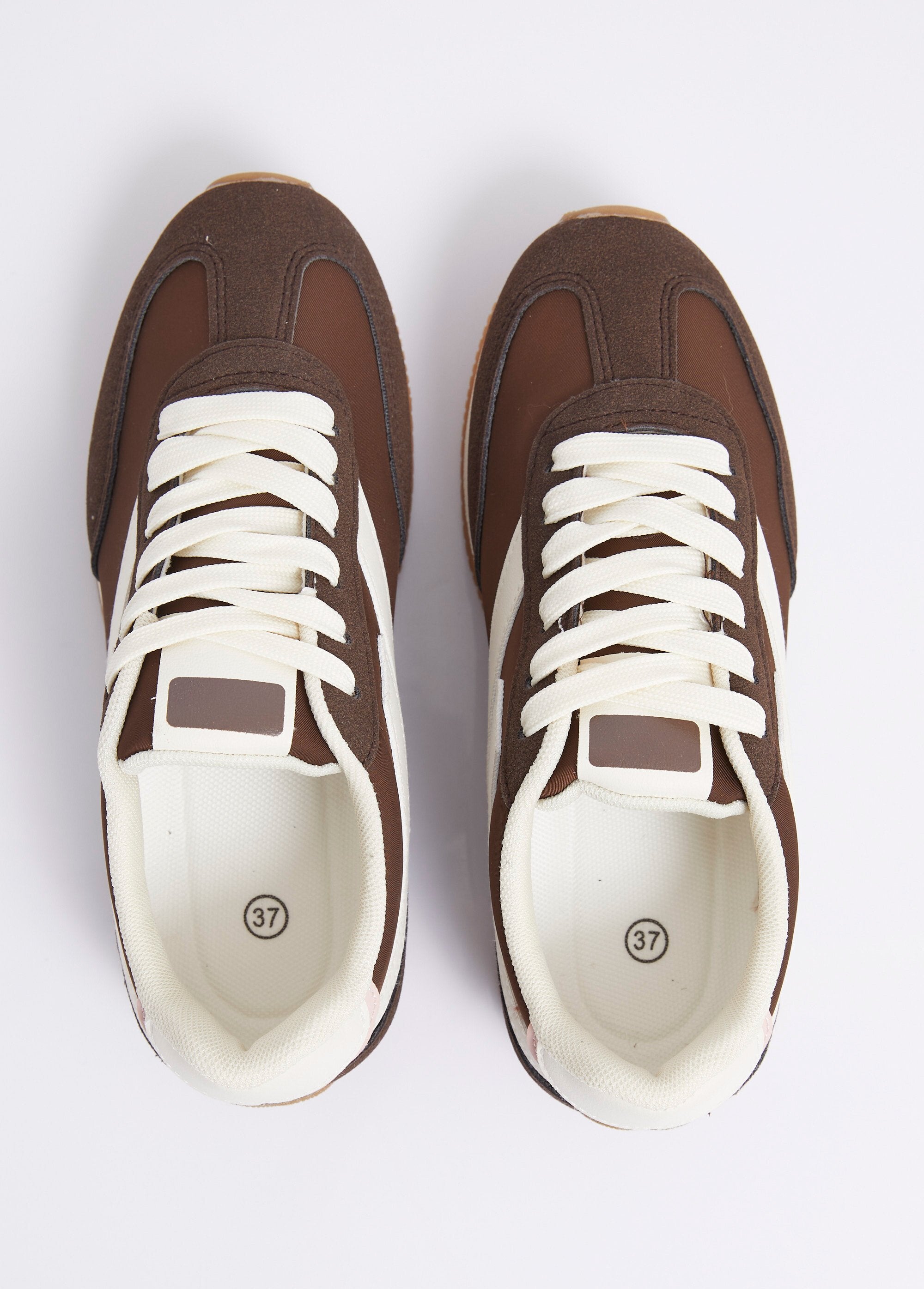 Sporty-looking_sneakers_+_fancy_laces_Brown_OV1_slim
