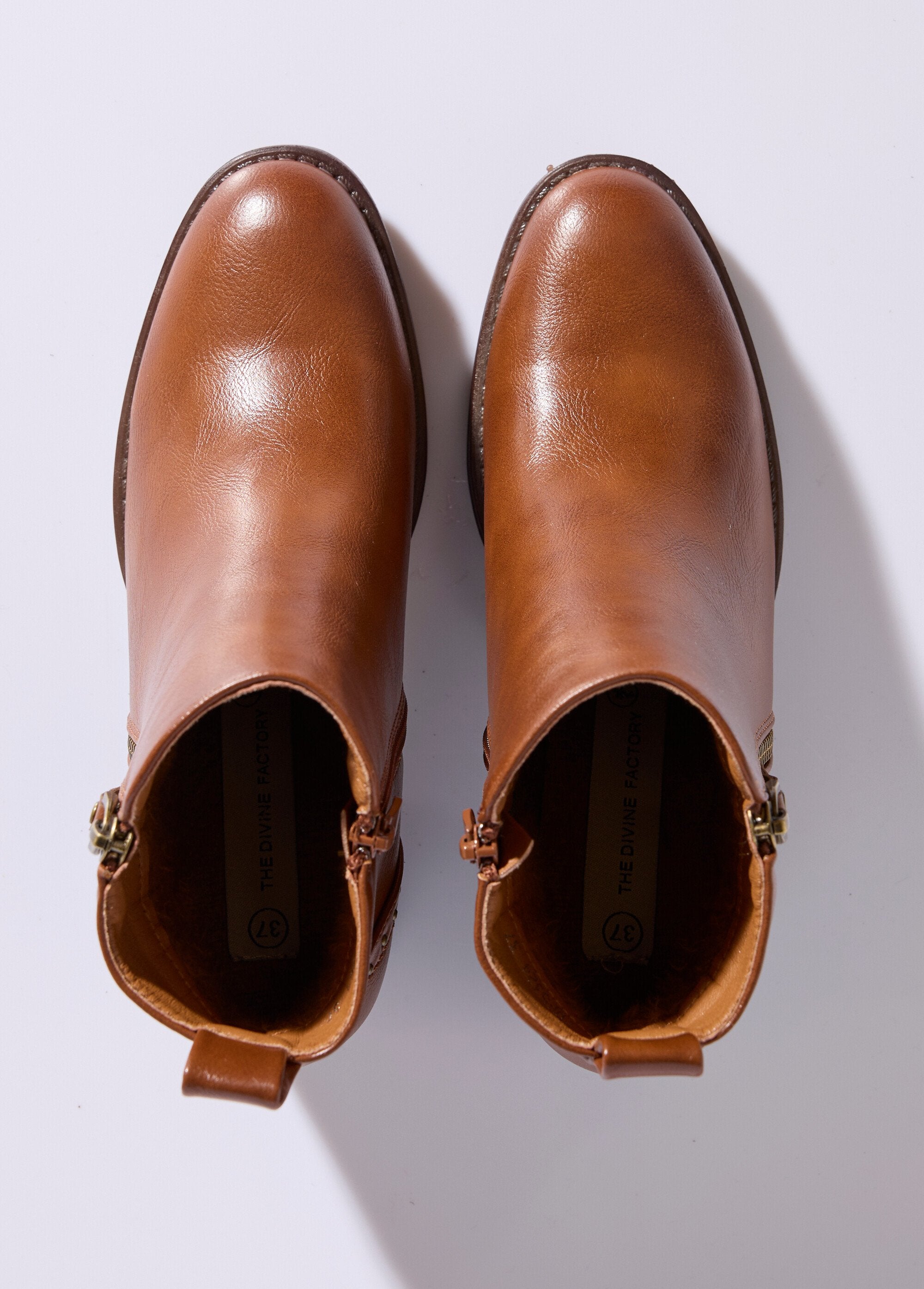 Zipped_boots_with_studded_heels_camel_OV1_slim