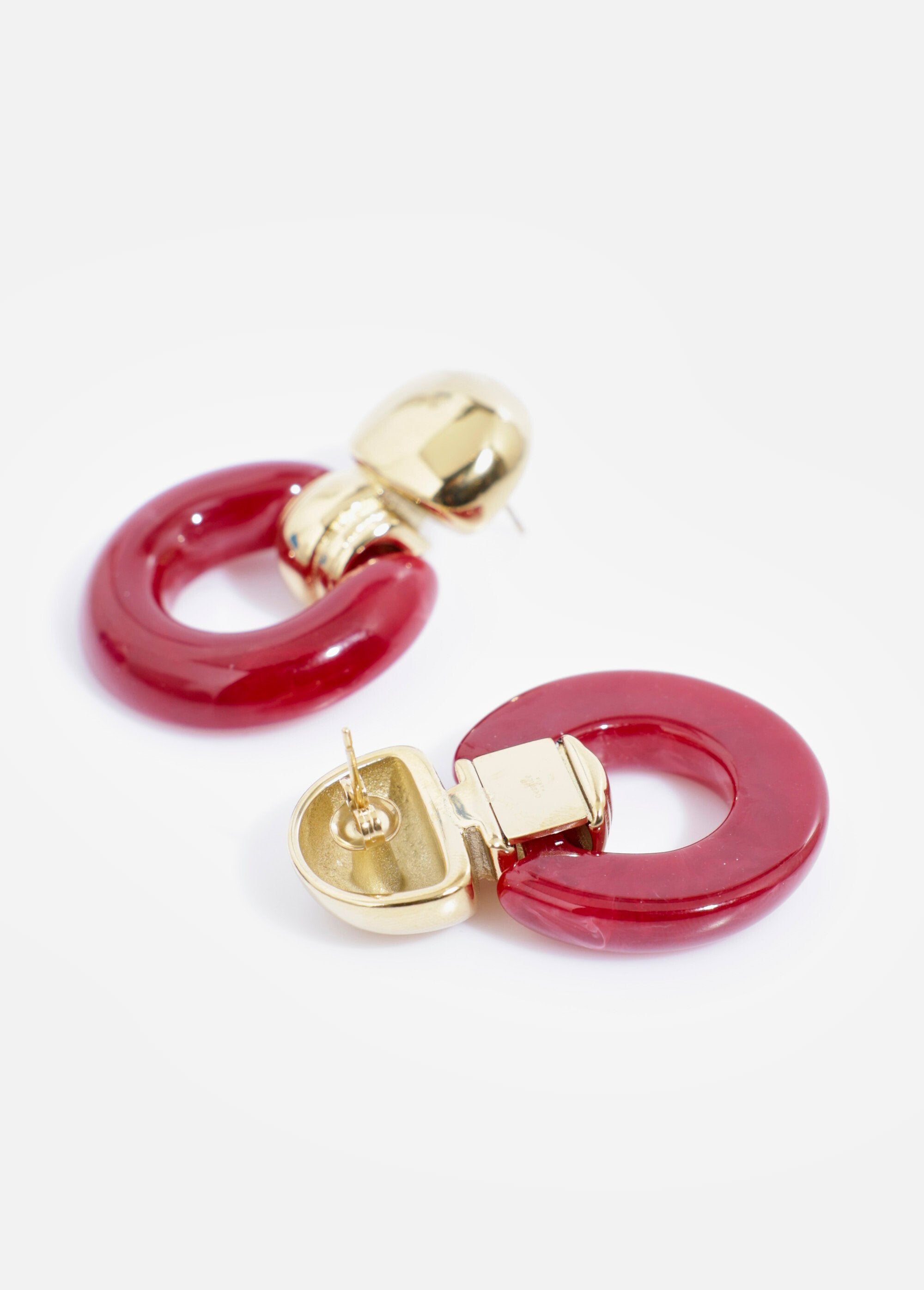 Resin_and_stainless_steel_pendant_earrings_Gold_and_burgundy_DE1_slim