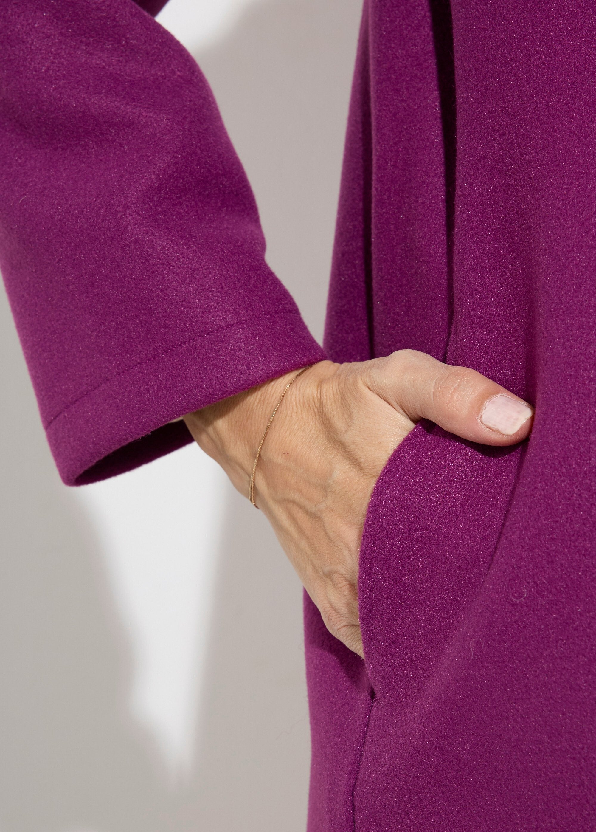 Long,_plain_wool-cloth_style_pea_coat_Plum_DE2_slim