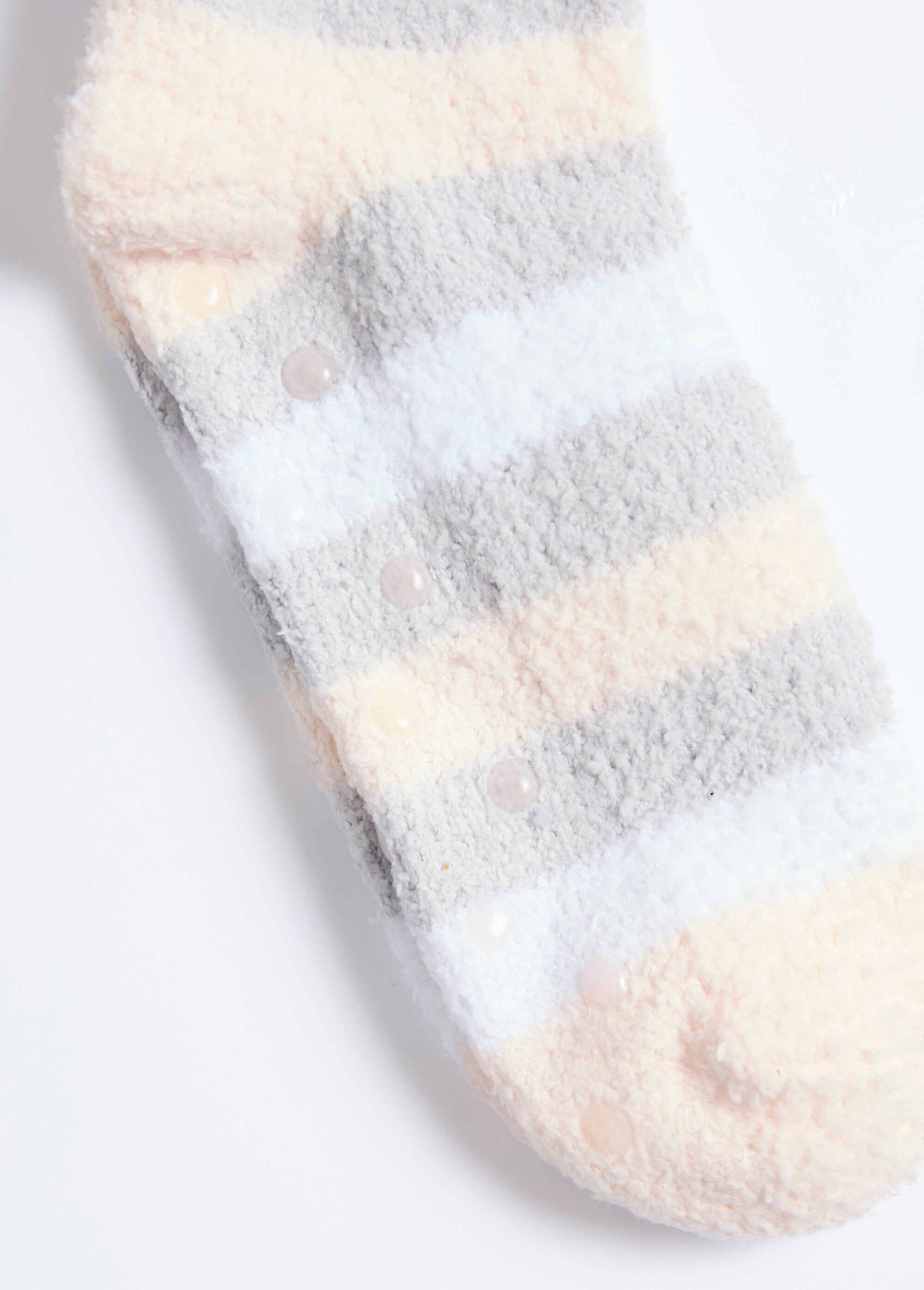 Warm_socks_with_studded_soles_Pink_DE2_slim