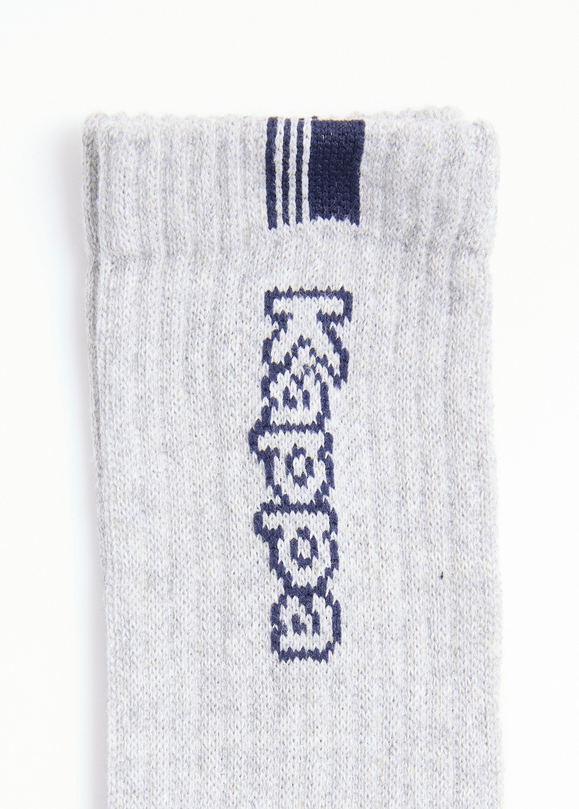 Assorted_ribbed_sports_socks_Navy_and_white_and_gray_DE4_slim