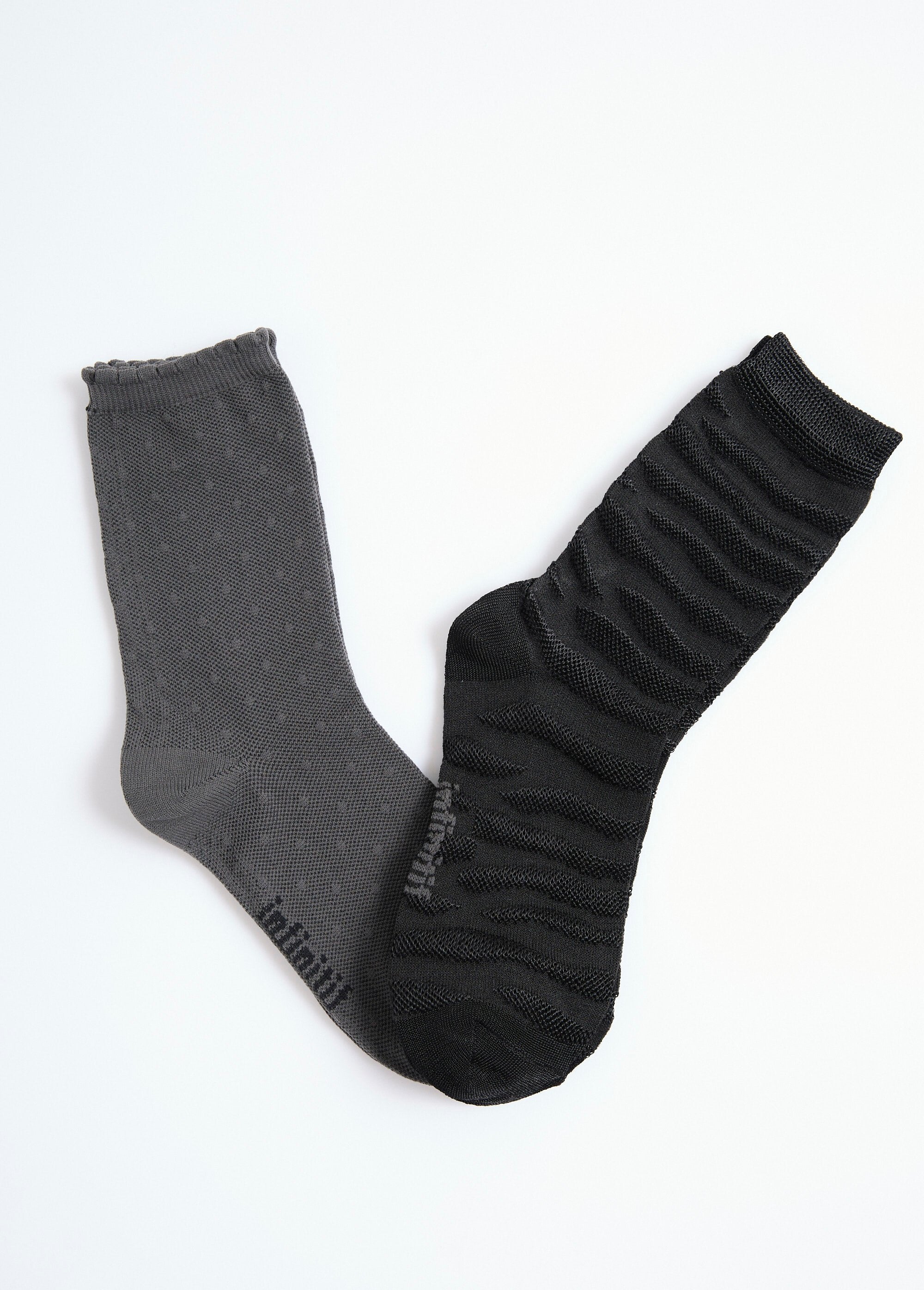 Thin_socks_with_assorted_patterns_Black_and_gray_FA1_slim