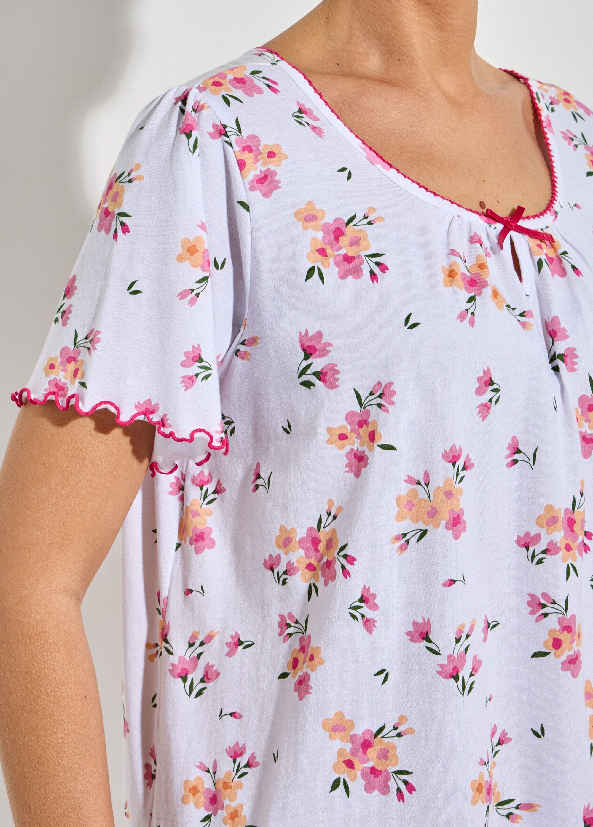 Short-sleeved_cotton_nightgown_Pink_and_peach_DE1_curvy