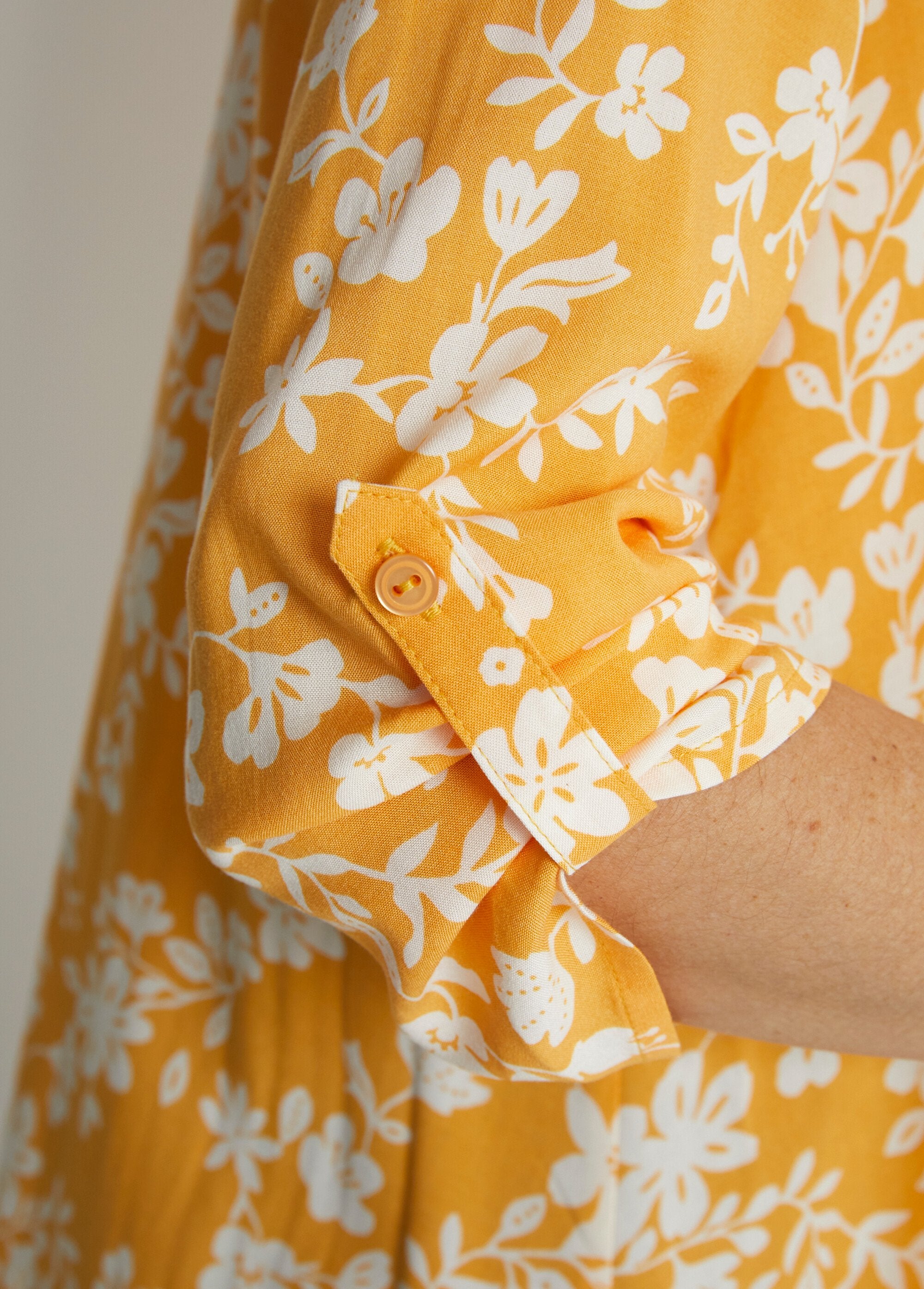 Printed_blouse_with_3/4_sleeves_and_longer_back_Yellow_and_white_DE2_slim
