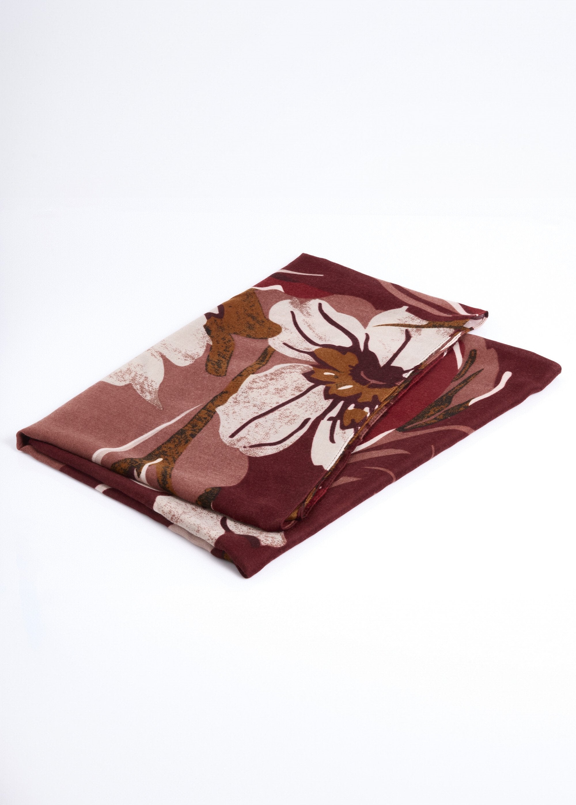 Fine_scarf_with_monochrome_floral_pattern_Bordeaux_DE1_slim