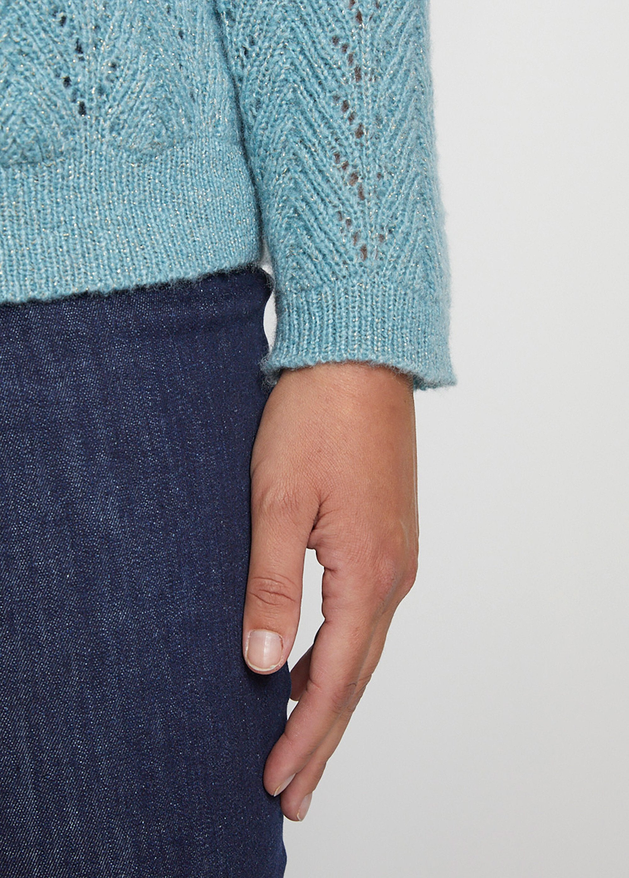 Buttoned_vest_with_recycled_fibers_Aqua_DE2_curvy