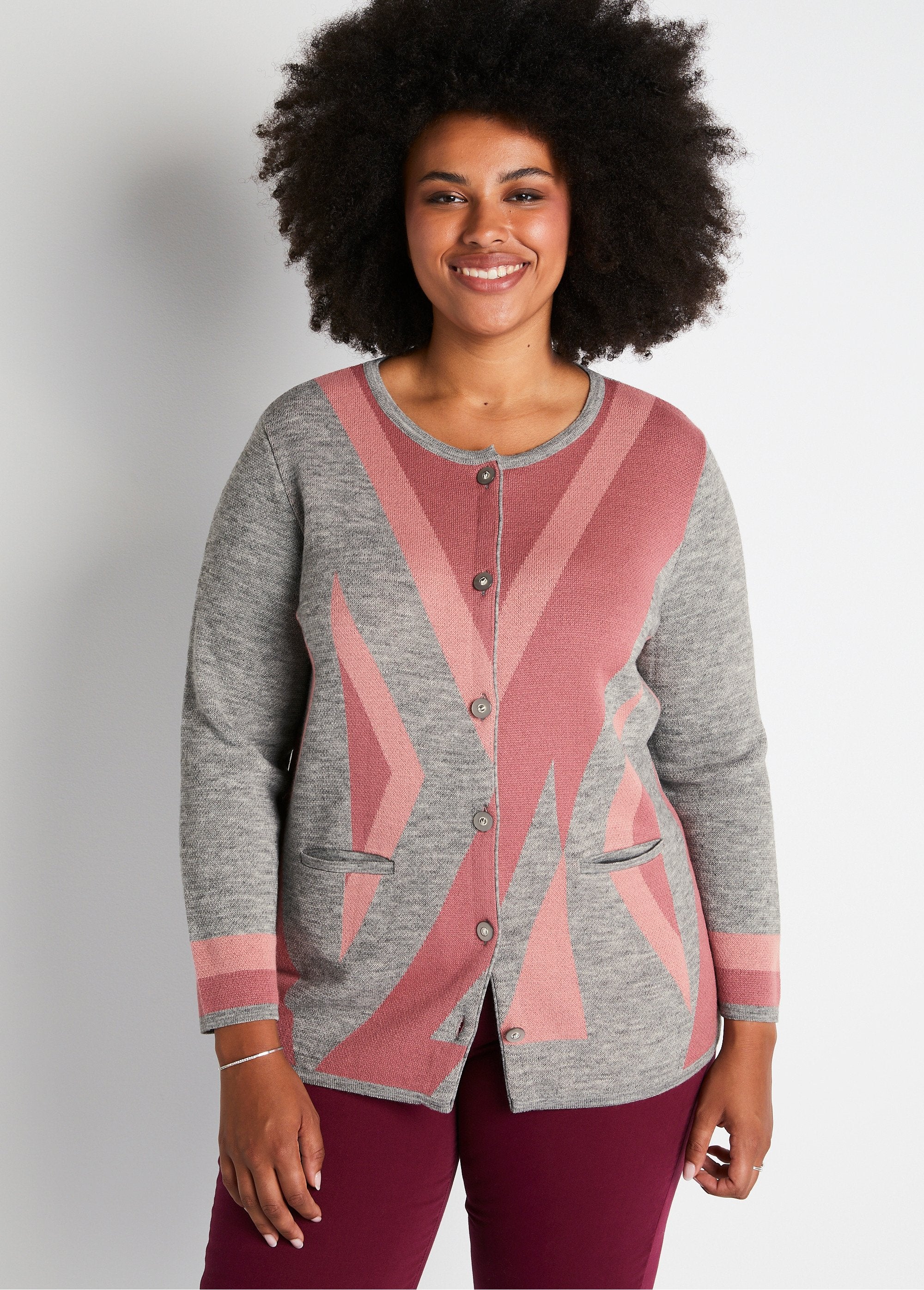 Mid-length_buttoned_jacquard_cardigan_with_wool_Gray_and_pink_FA1_curvy