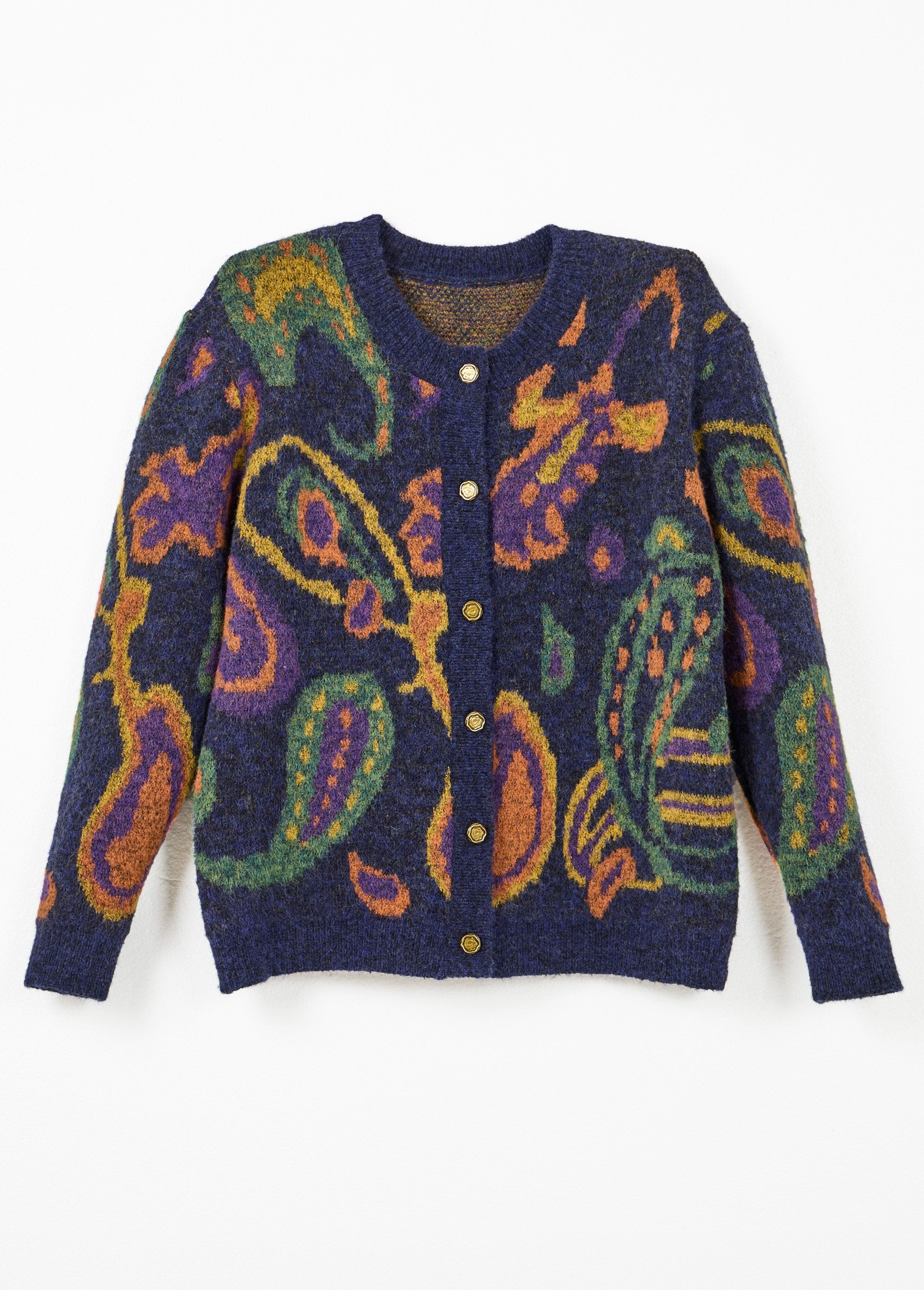 Warm_short_buttoned_jacquard_cardigan_with_wool_Navy_background_AP1_slim