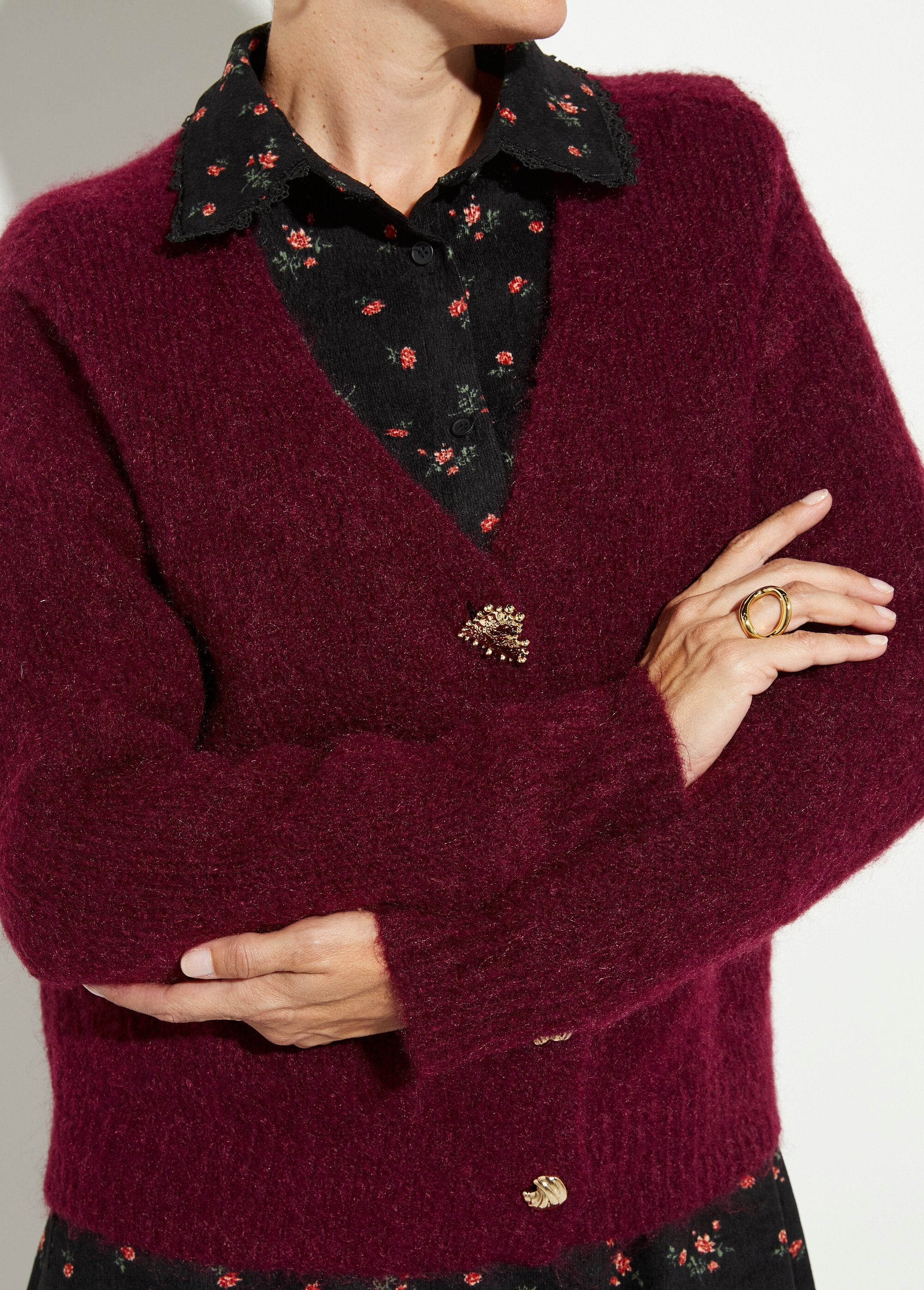 Warm_wool_vest_with_jewel_buttons_Bordeaux_DE1_slim
