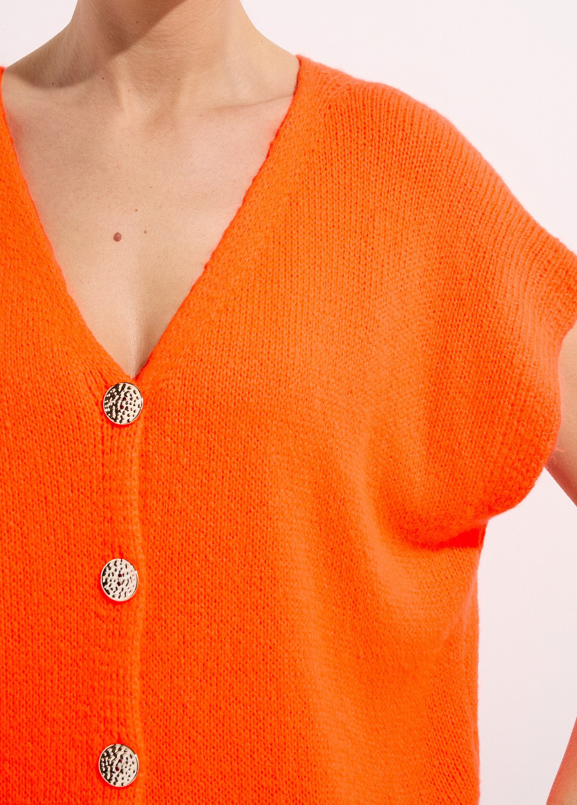 Short-sleeved_vest_with_metallic_buttons_Neon_orange_DE1_slim