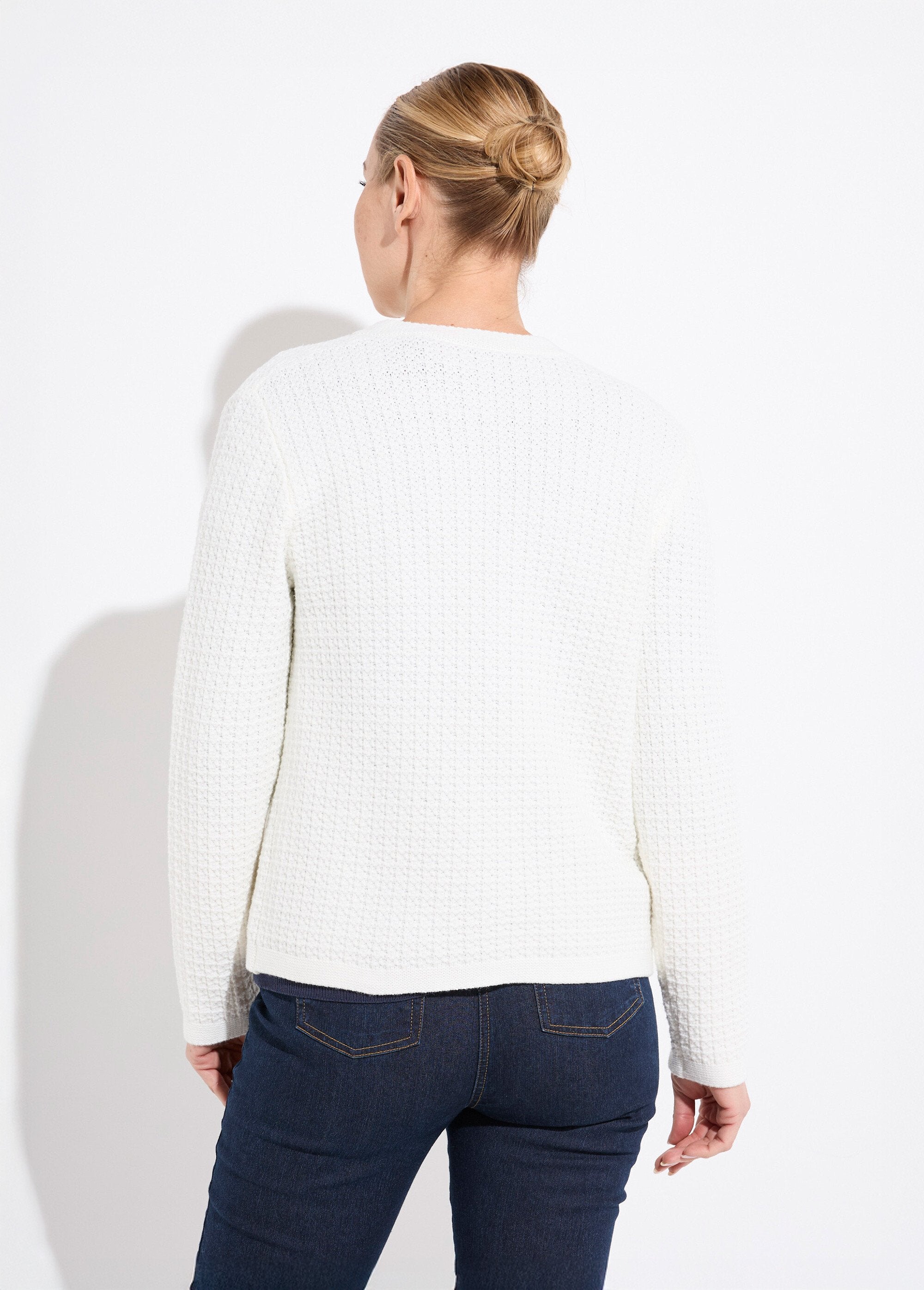 Tweed-effect_knitted_short_buttoned_vest_jacket_Ecru_DO1_slim