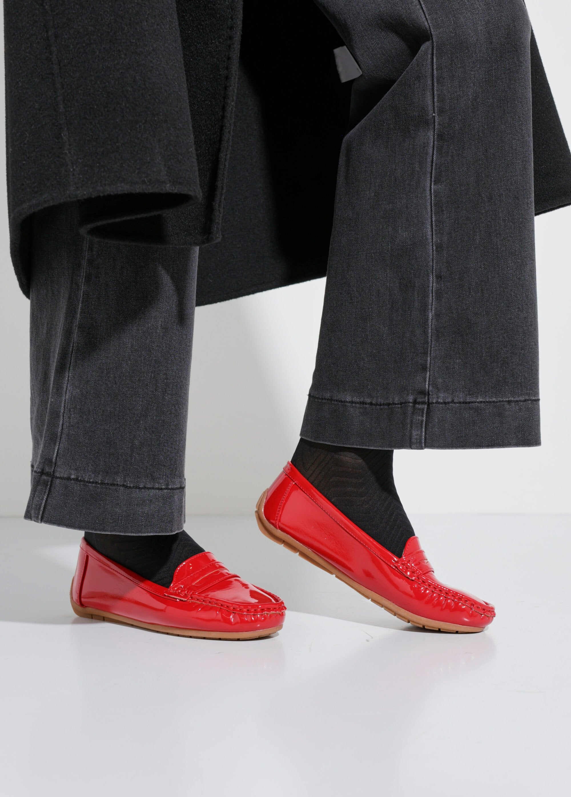 Patent_leather_loafers_with_non-slip_soles_Red_varnish_SF1_slim