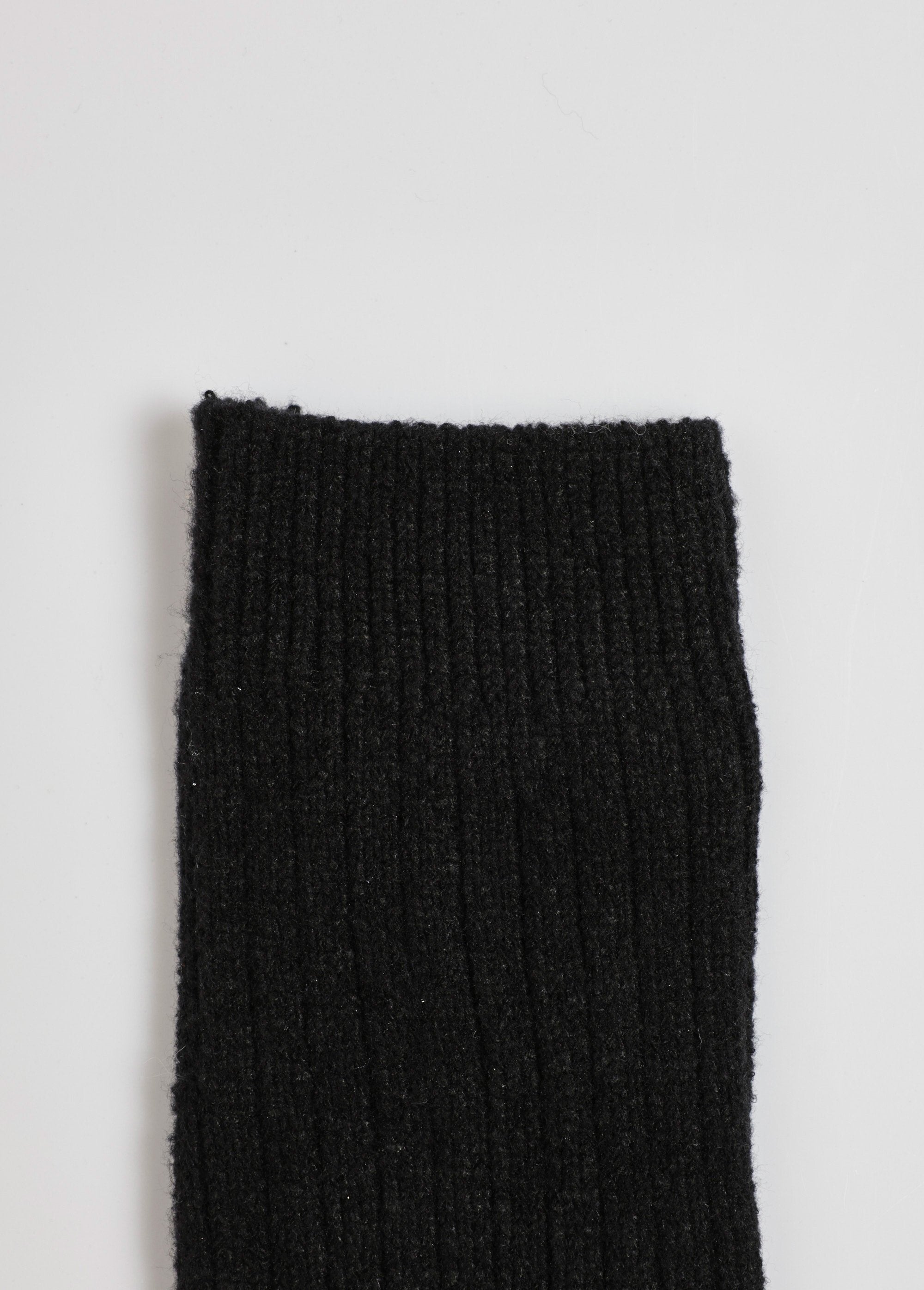Pair_of_warm_and_soft_socks_Black_DE2_slim