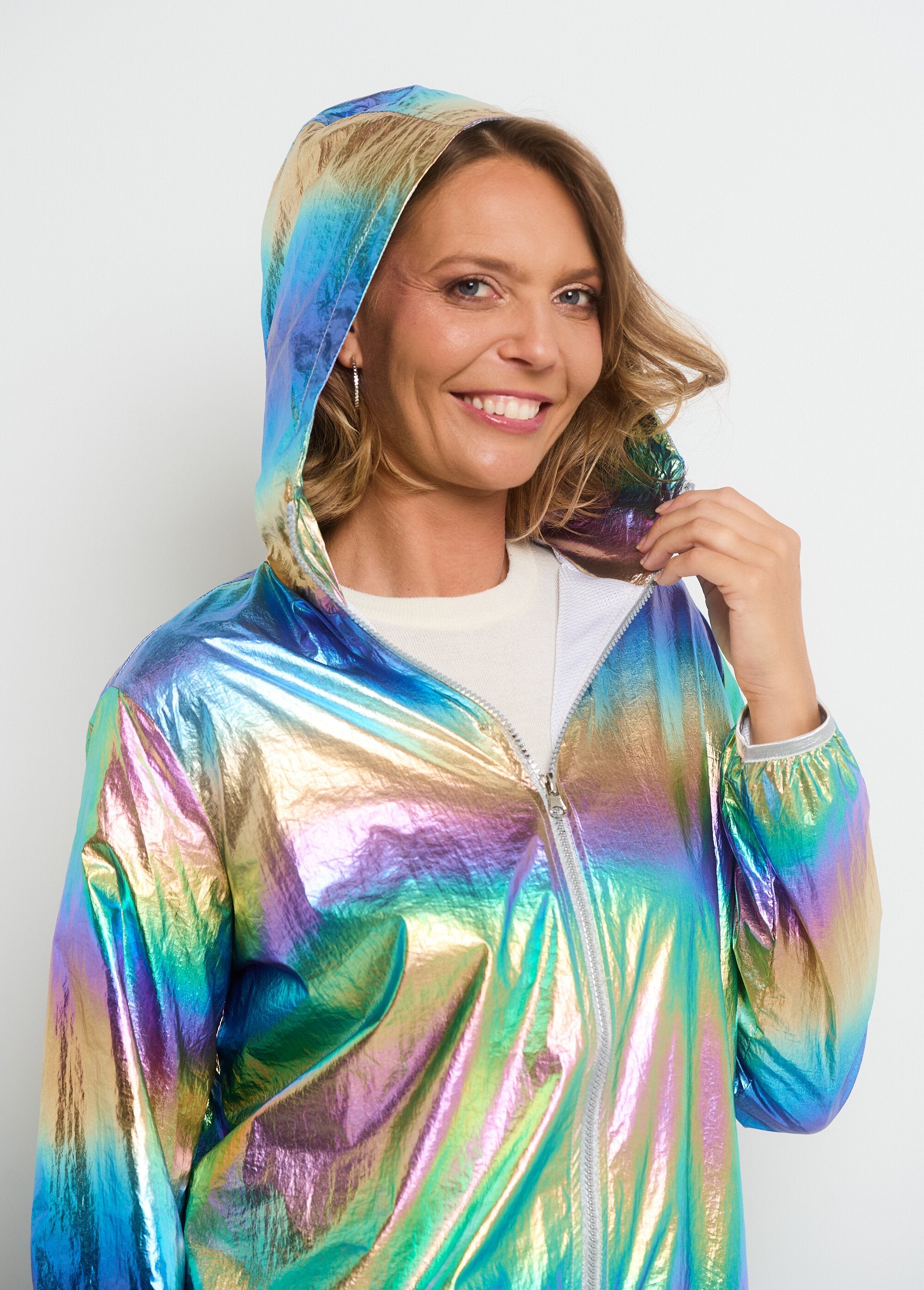 Trendy_shiny_hooded_parka_Iridescent_violet_DE1_slim