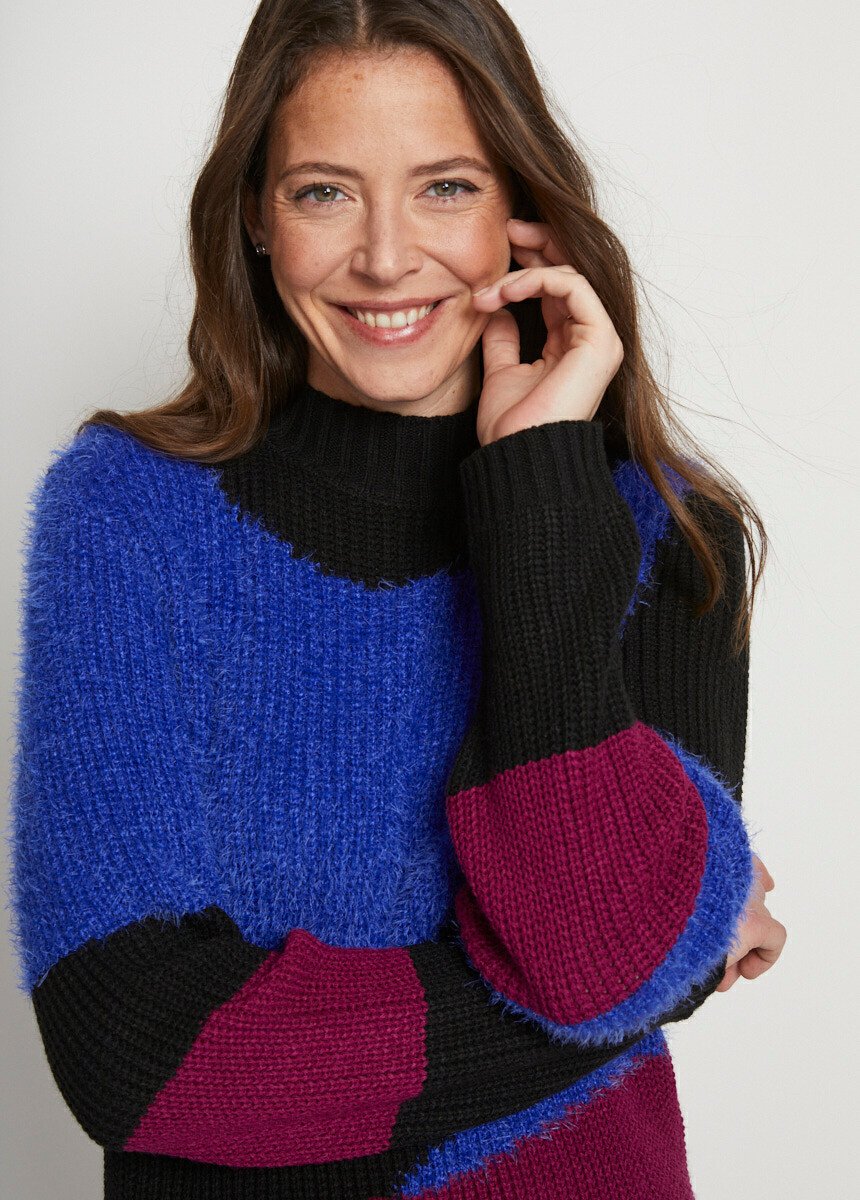 Graphic_sweater_with_beaded_and_fuzzy_knit_Blue_and_fuchsia_DE1_slim