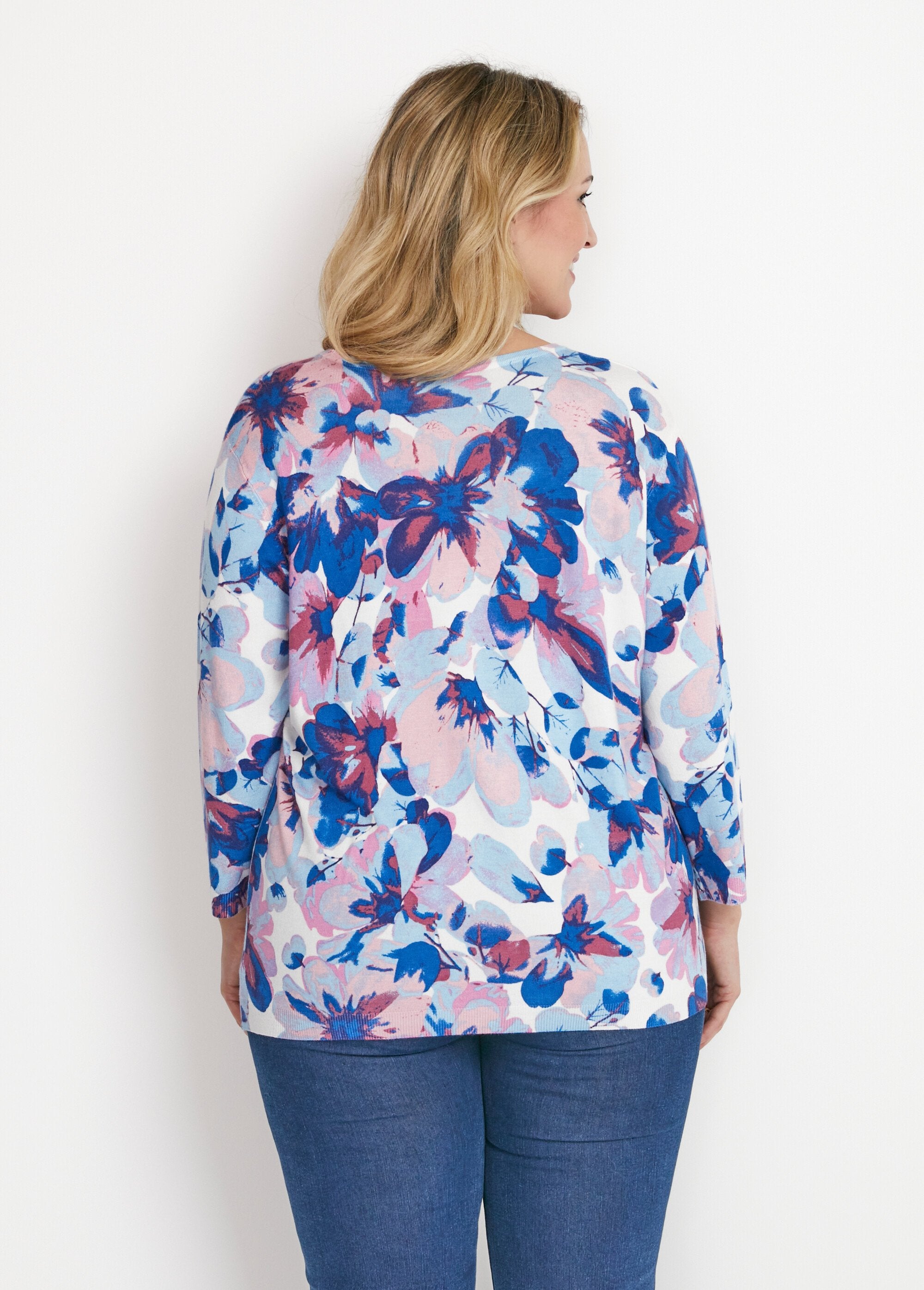 Floral_print_3/4_sleeve_sweater_Blue_and_pink_DO1_curvy