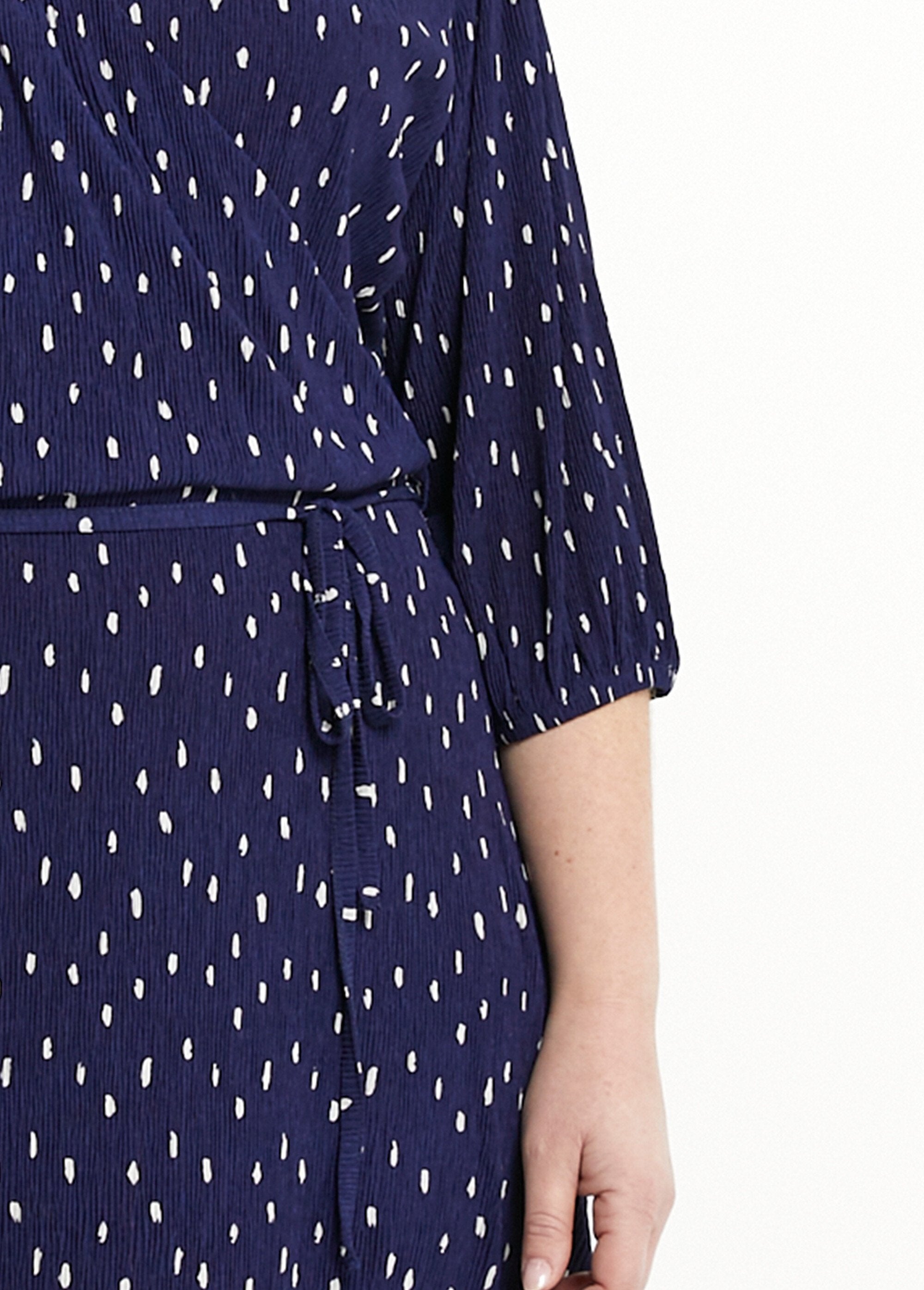 Short_wrap_dress_with_polka_dot_print_Navy_and_white_DE1_curvy