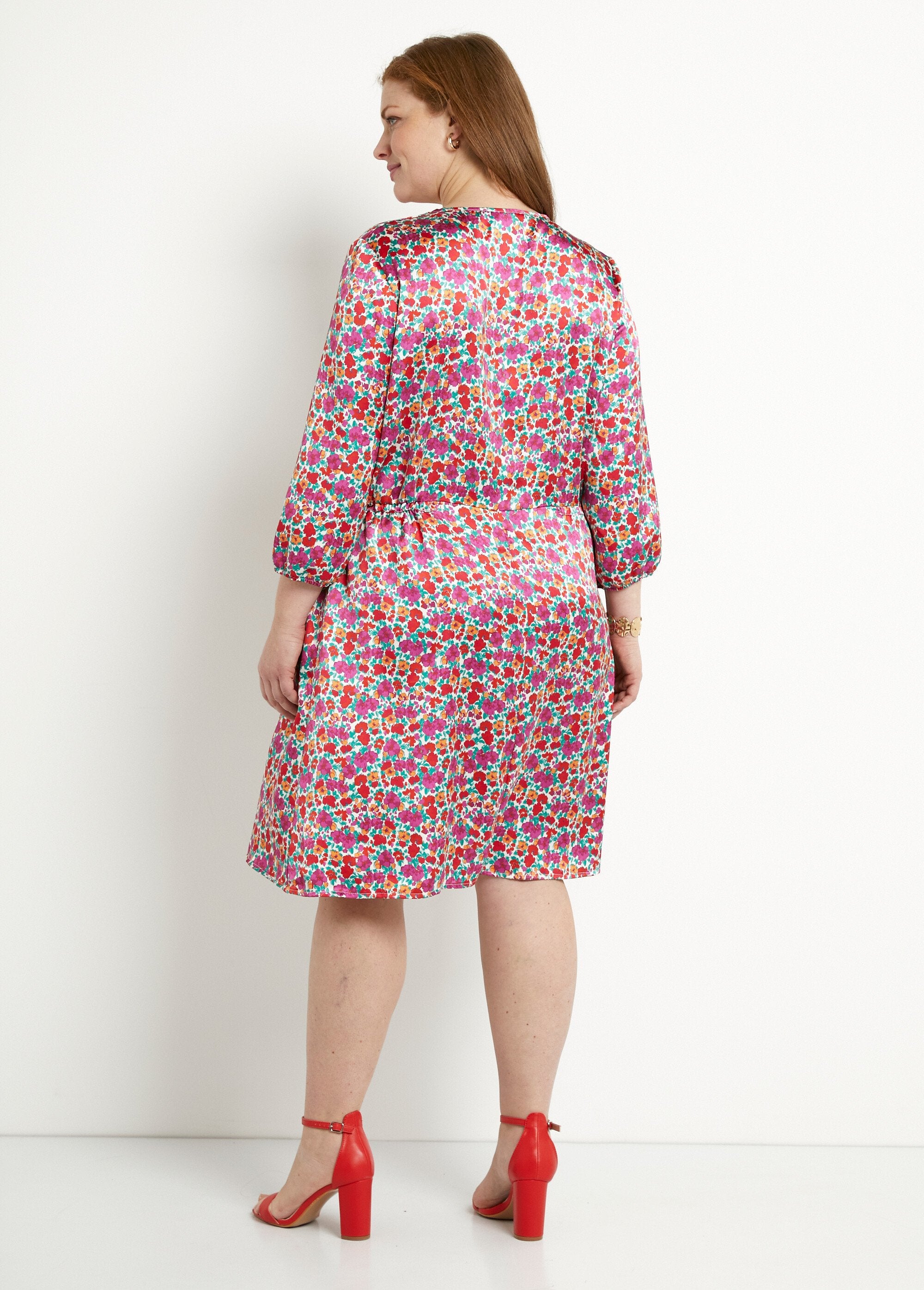 Short_flared_dress_with_floral_satin_and_buttoned_V-neck_Multicolor_DO1_curvy