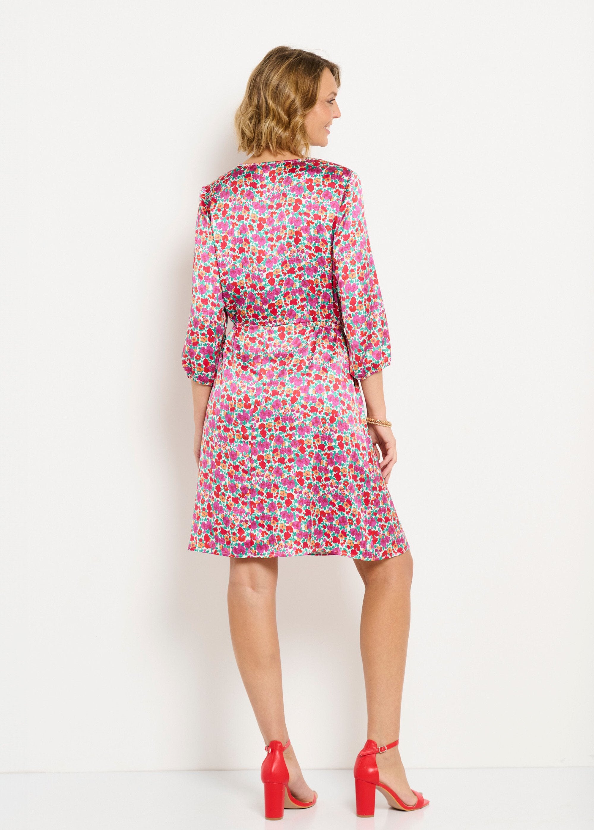 Short_flared_dress_with_floral_satin_and_buttoned_V-neck_Multicolor_DO1_slim