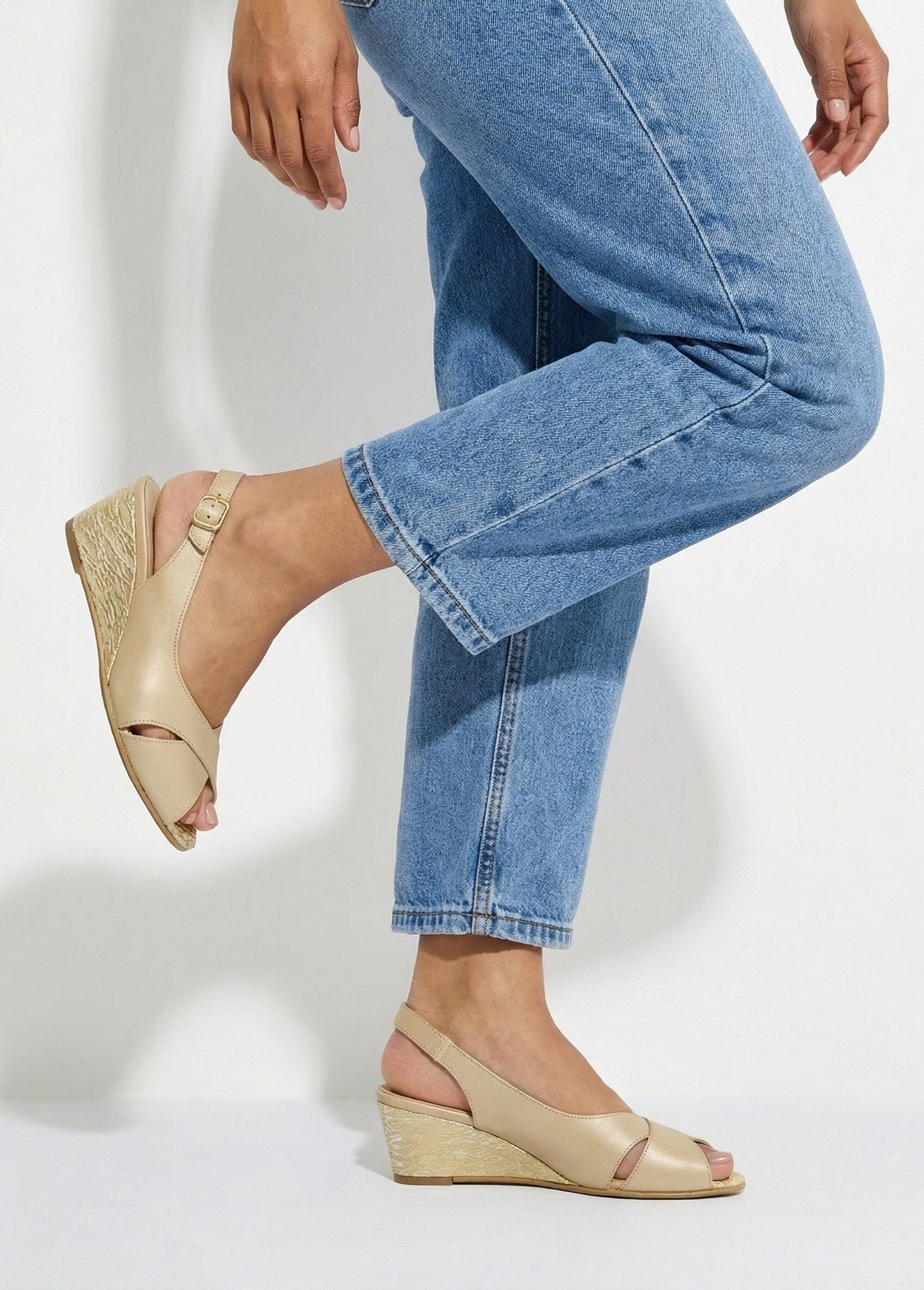 Comfortable_leather_open_toe_sandals_Golden_beige_SF1_slim