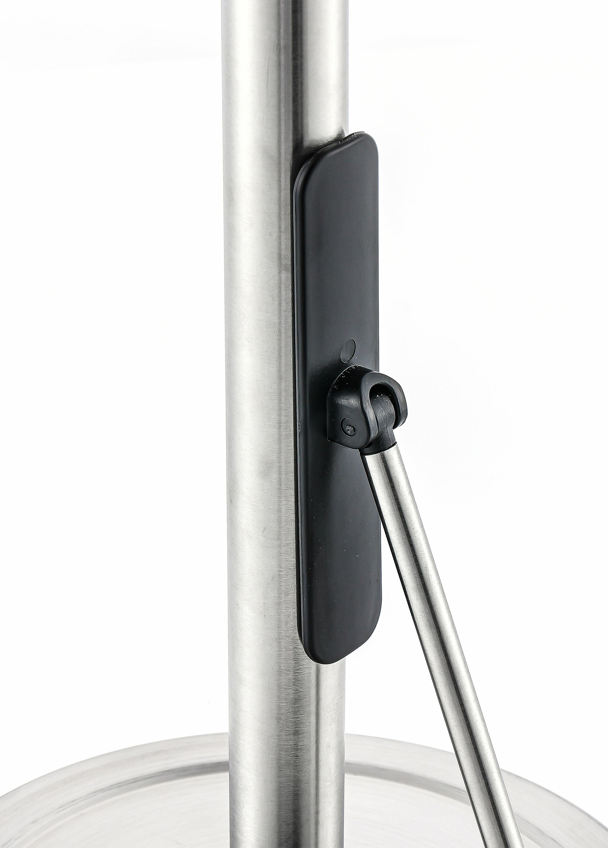 Stainless_steel_paper_towel_holder_"Harmonie"_Money_DE1_slim