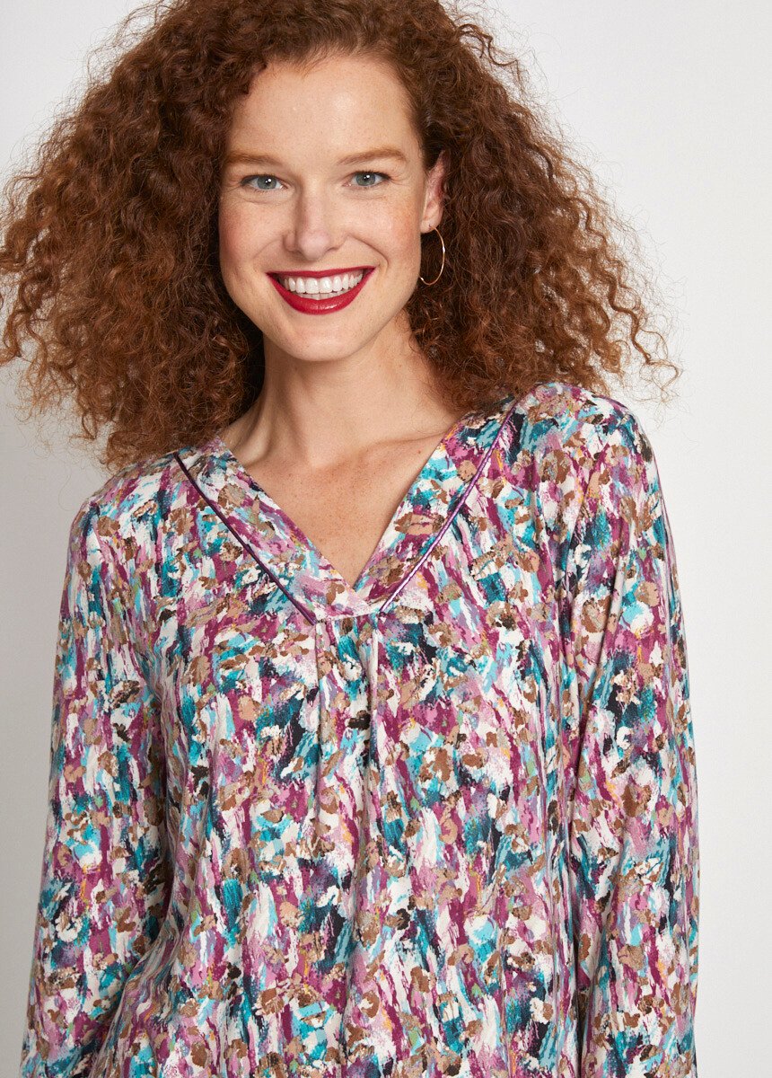 Printed_V-neck_3/4_sleeve_T-shirt_Blackcurrant_and_emerald_DE1_slim