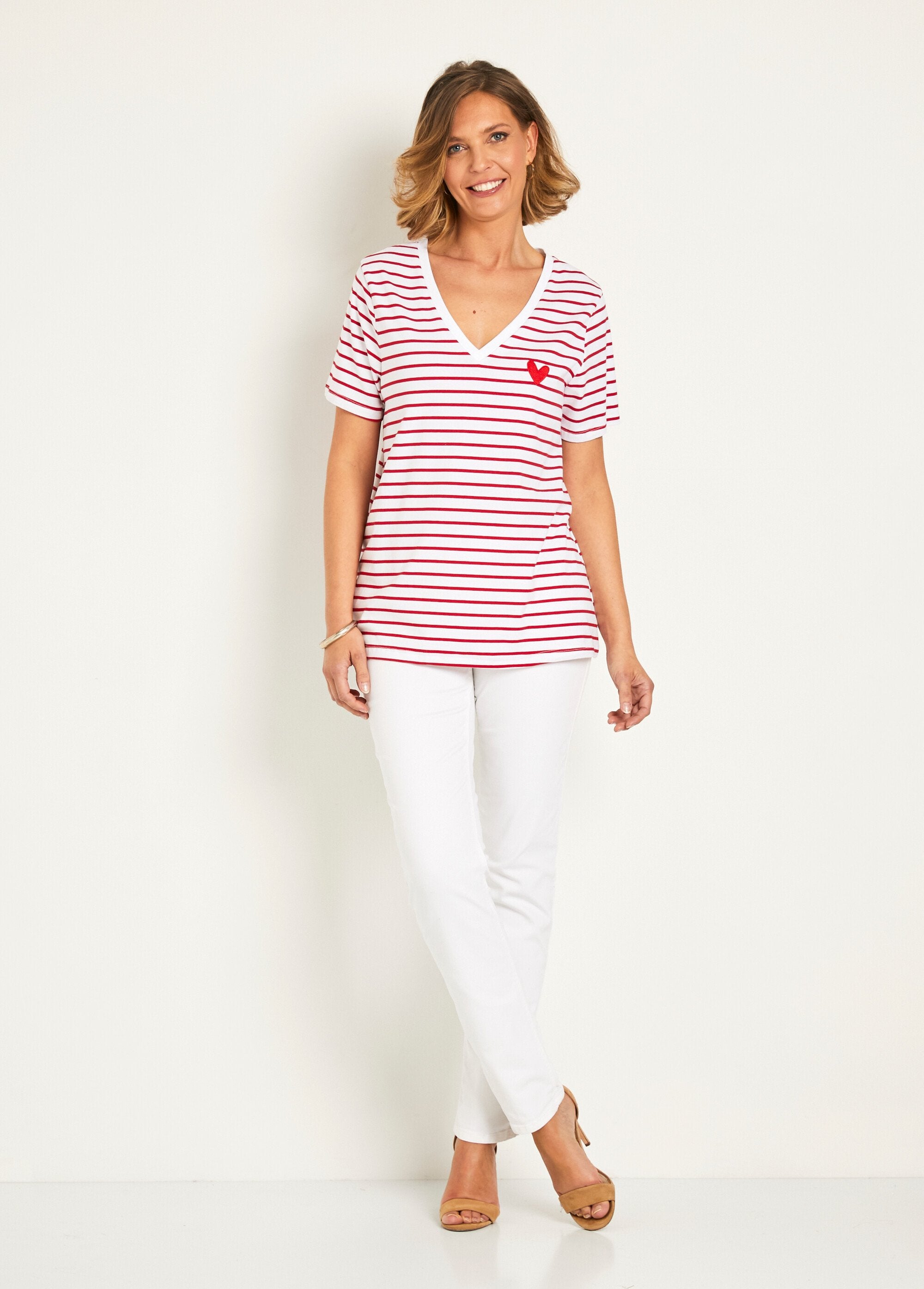 Striped_V-neck_T-shirt_with_heart_embroidery_Red_stripe_SF1_slim