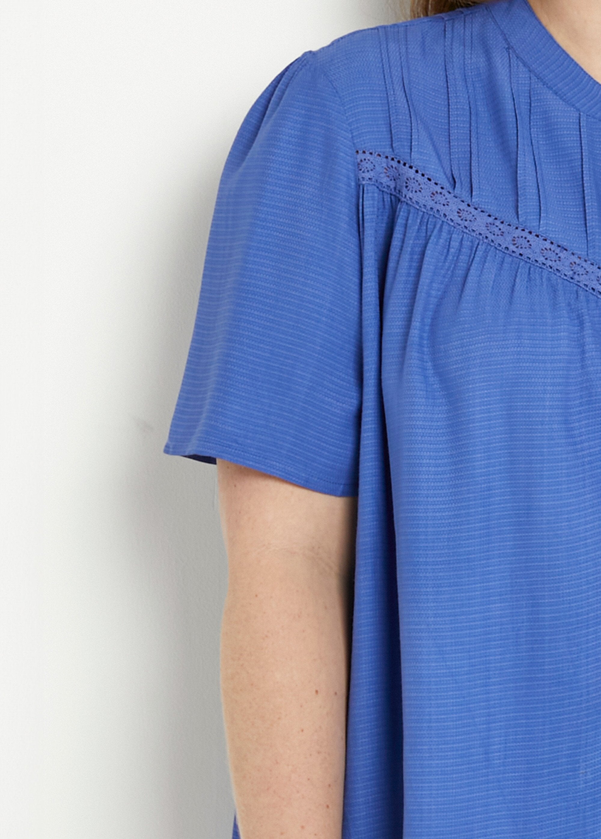 Printed_batwing_sleeve_tunic_Blue_DE1_curvy