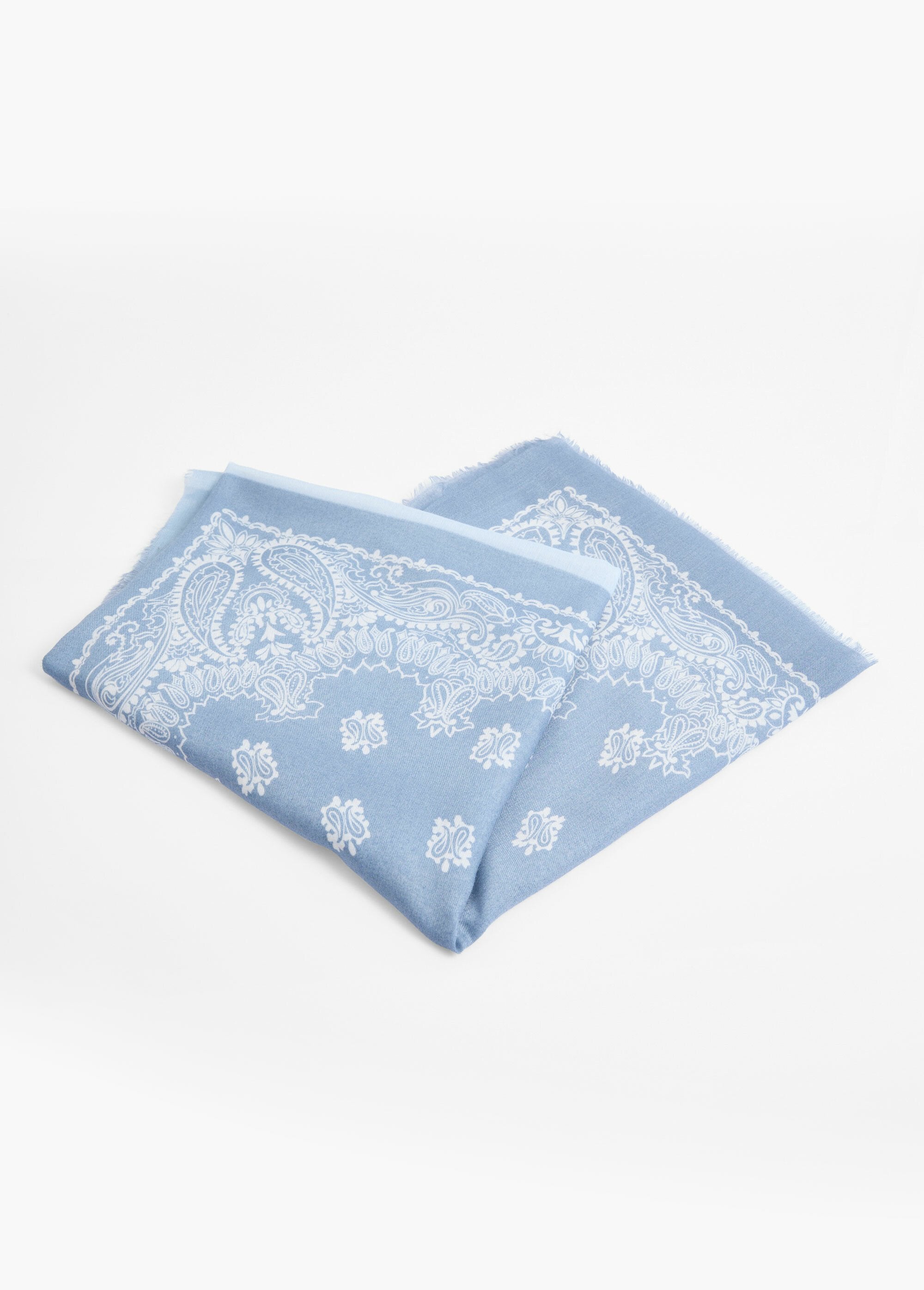Square_scarf,_gradient_bandana_pattern_Blue_DE1_slim