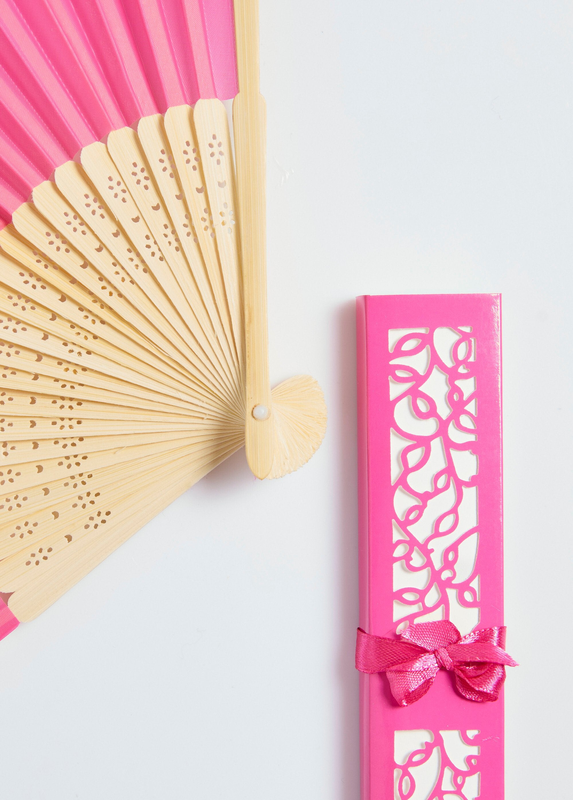 Bamboo_fan_and_gift_case_Fuchsia_DE2_slim