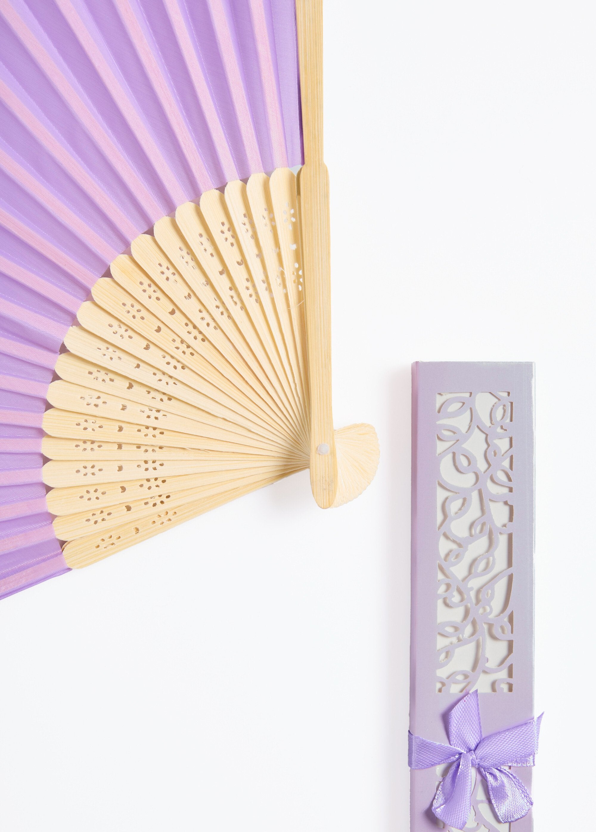 Bamboo_fan_and_gift_case_Lilac_DE2_slim