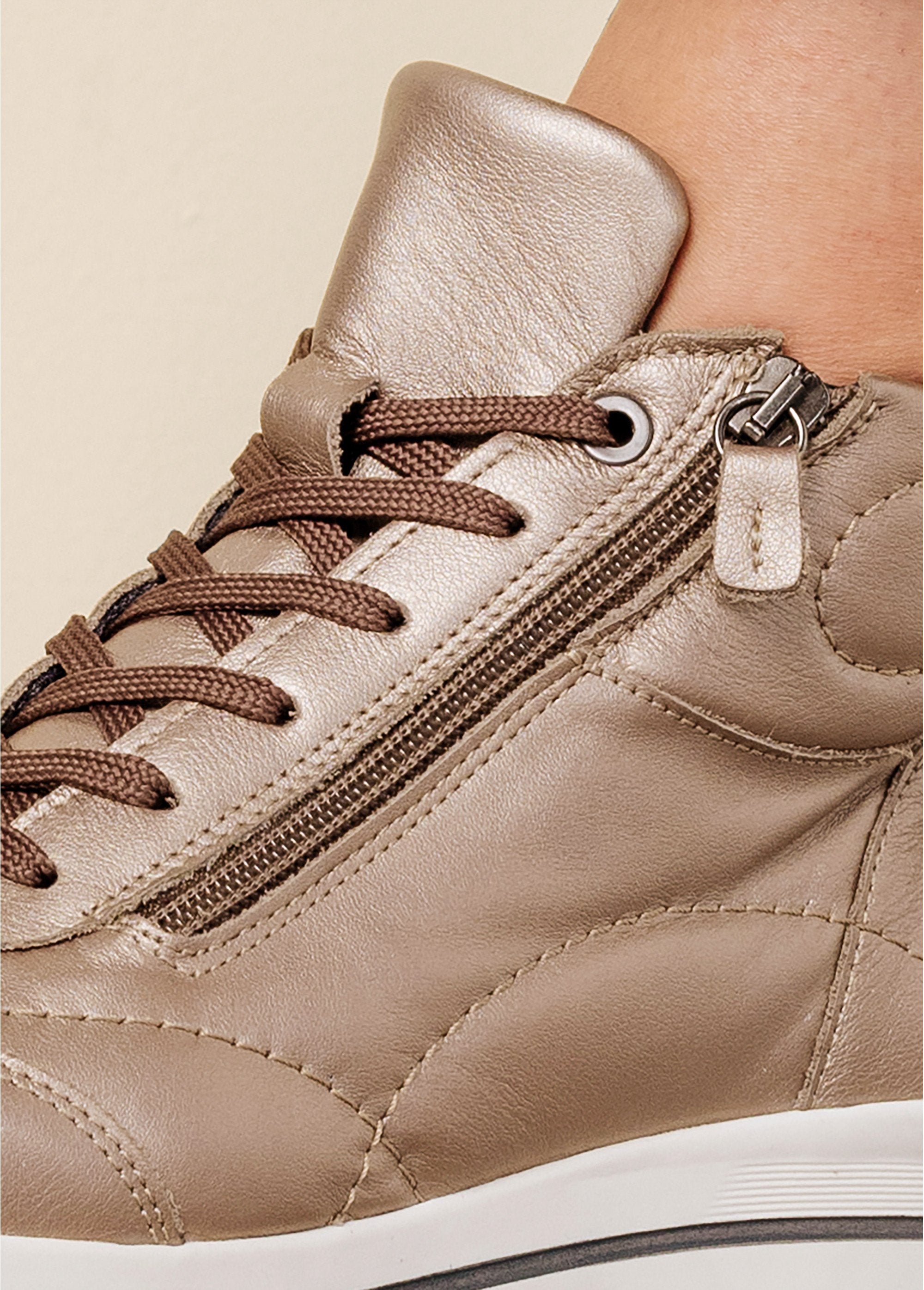 Comfortable_leather_high-top_sneakers_Iridescent_beige_DE2_slim