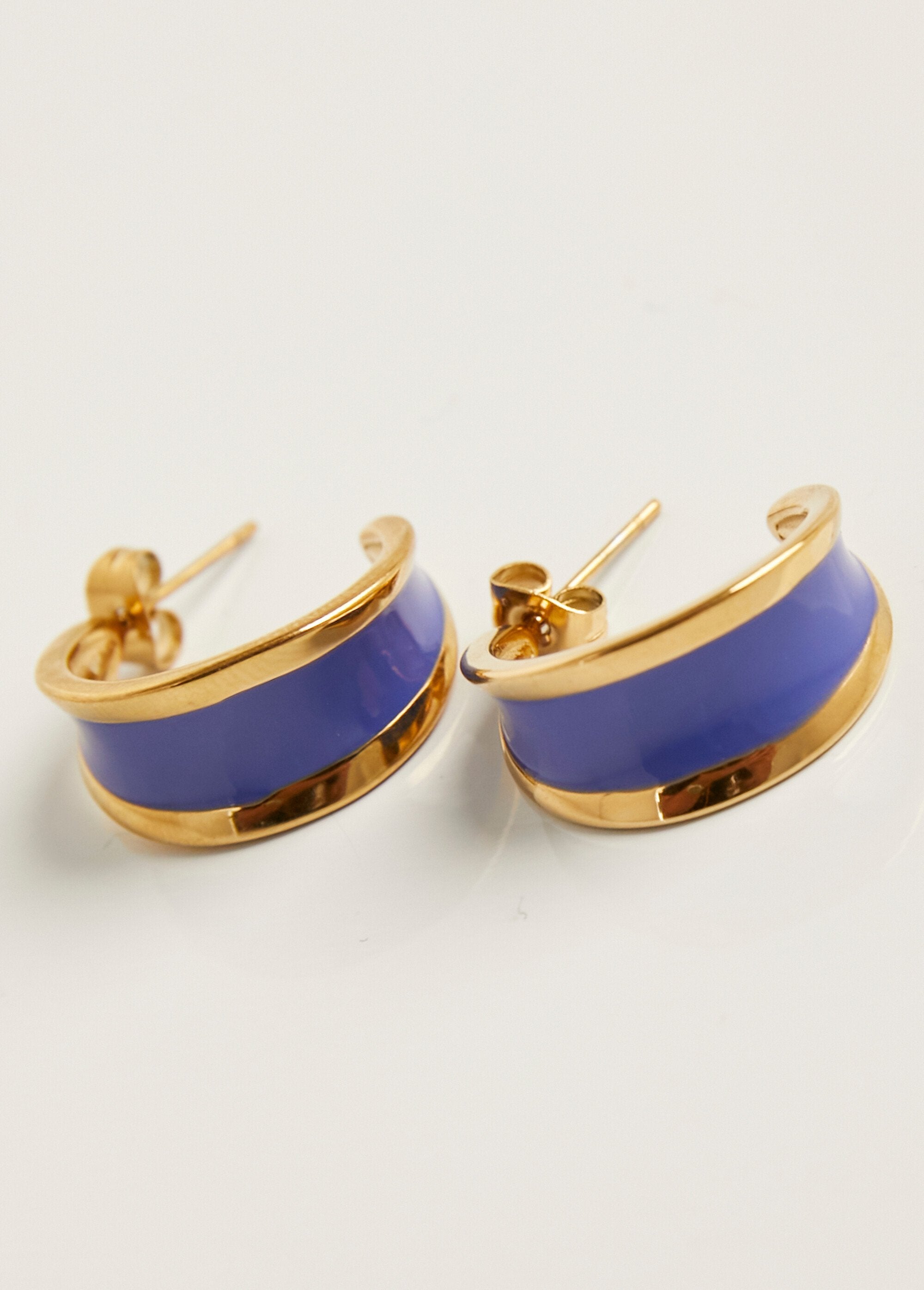 Enamel_and_steel_hoop_earrings_Gold_and_blue_DE2_slim