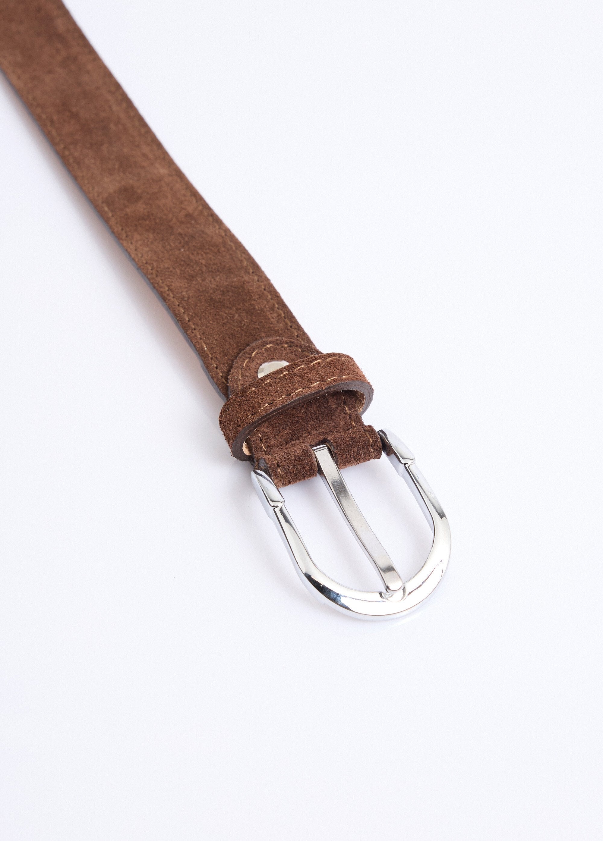 Thin_suede_leather_belt_with_rounded_buckle_Brown_DE1_slim