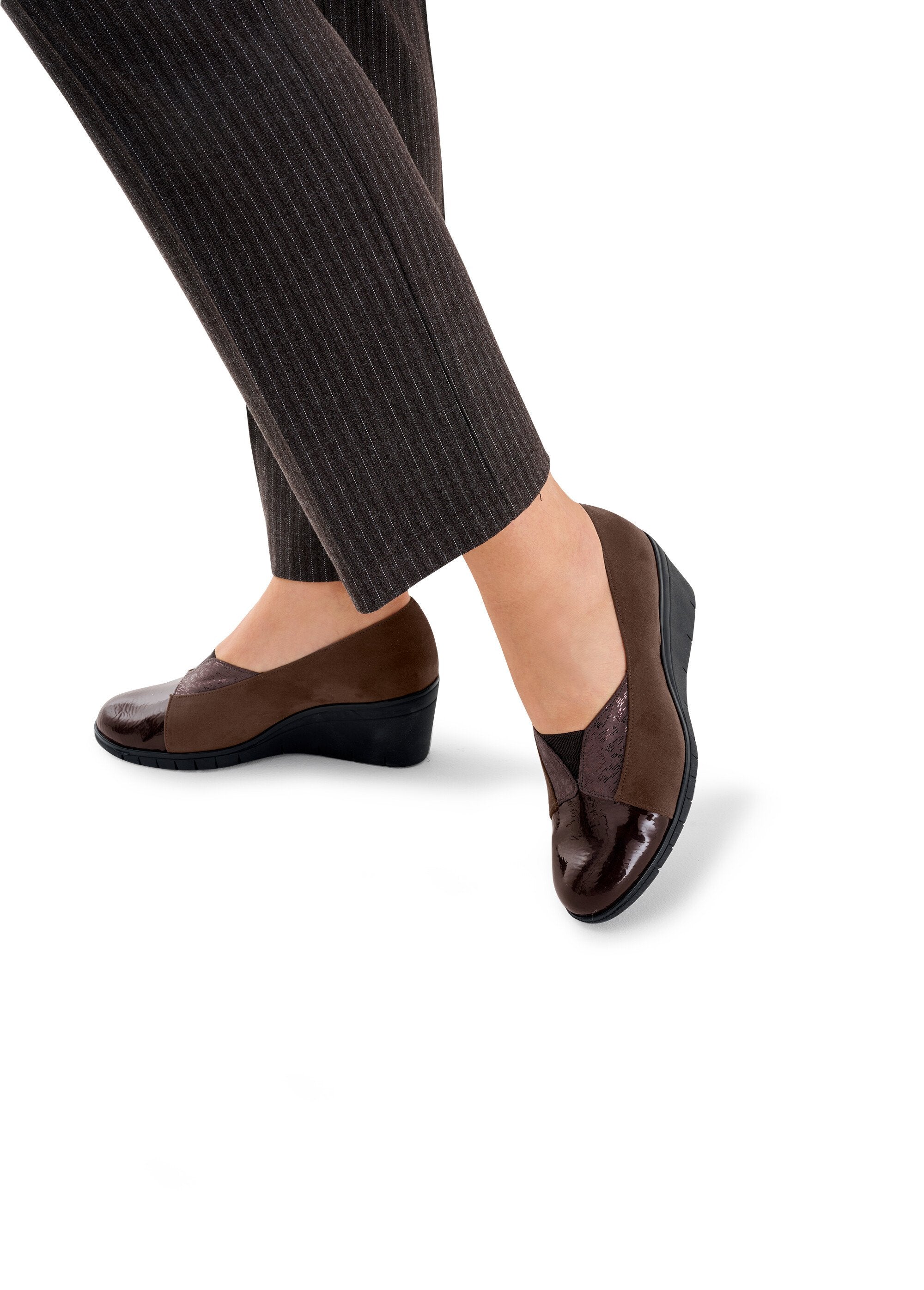 Comfort_width_wedge_city_shoe_Brown_SF1_slim
