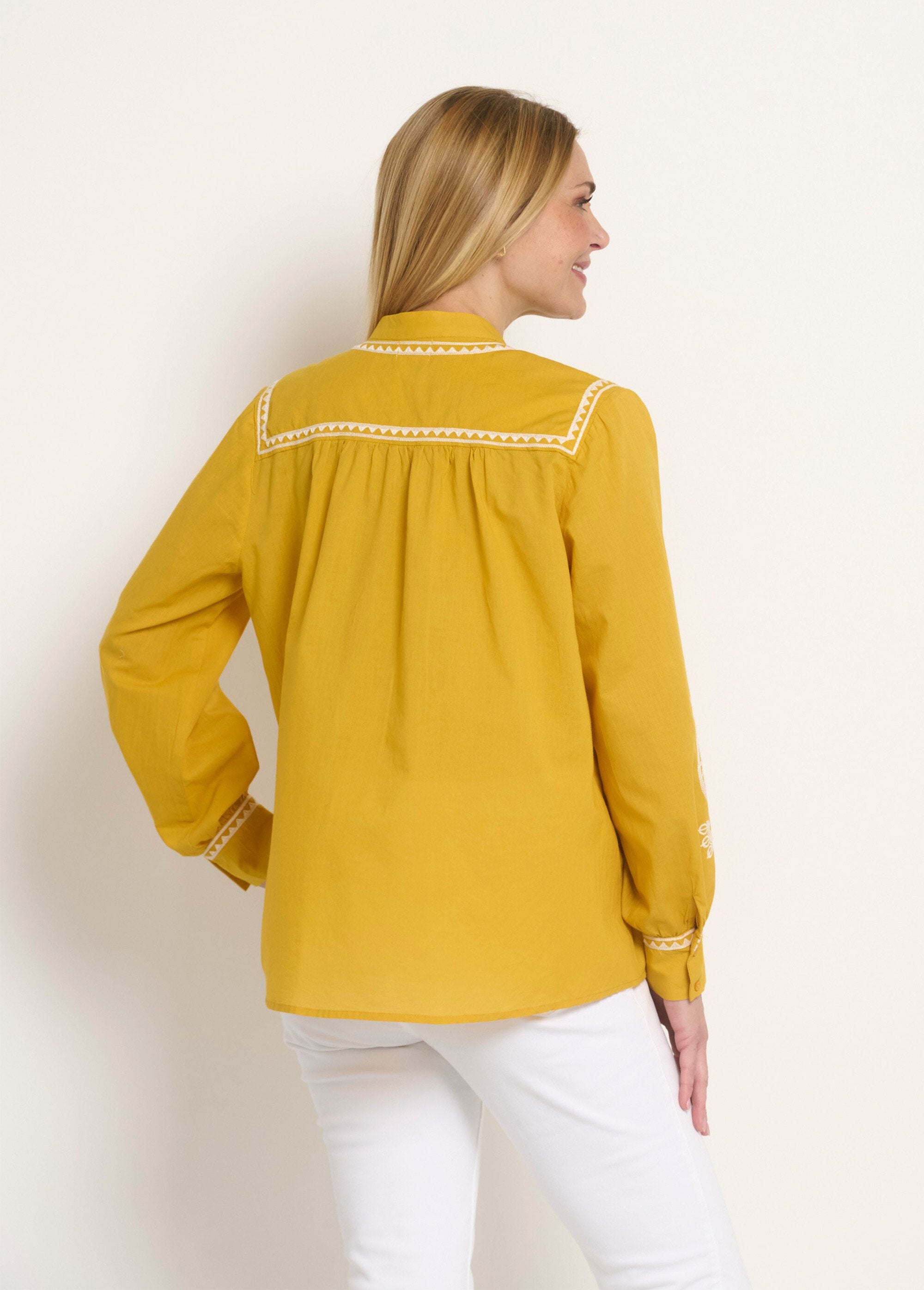 Loose_blouse_with_contrasting_embroidery_Honey_DO1_slim