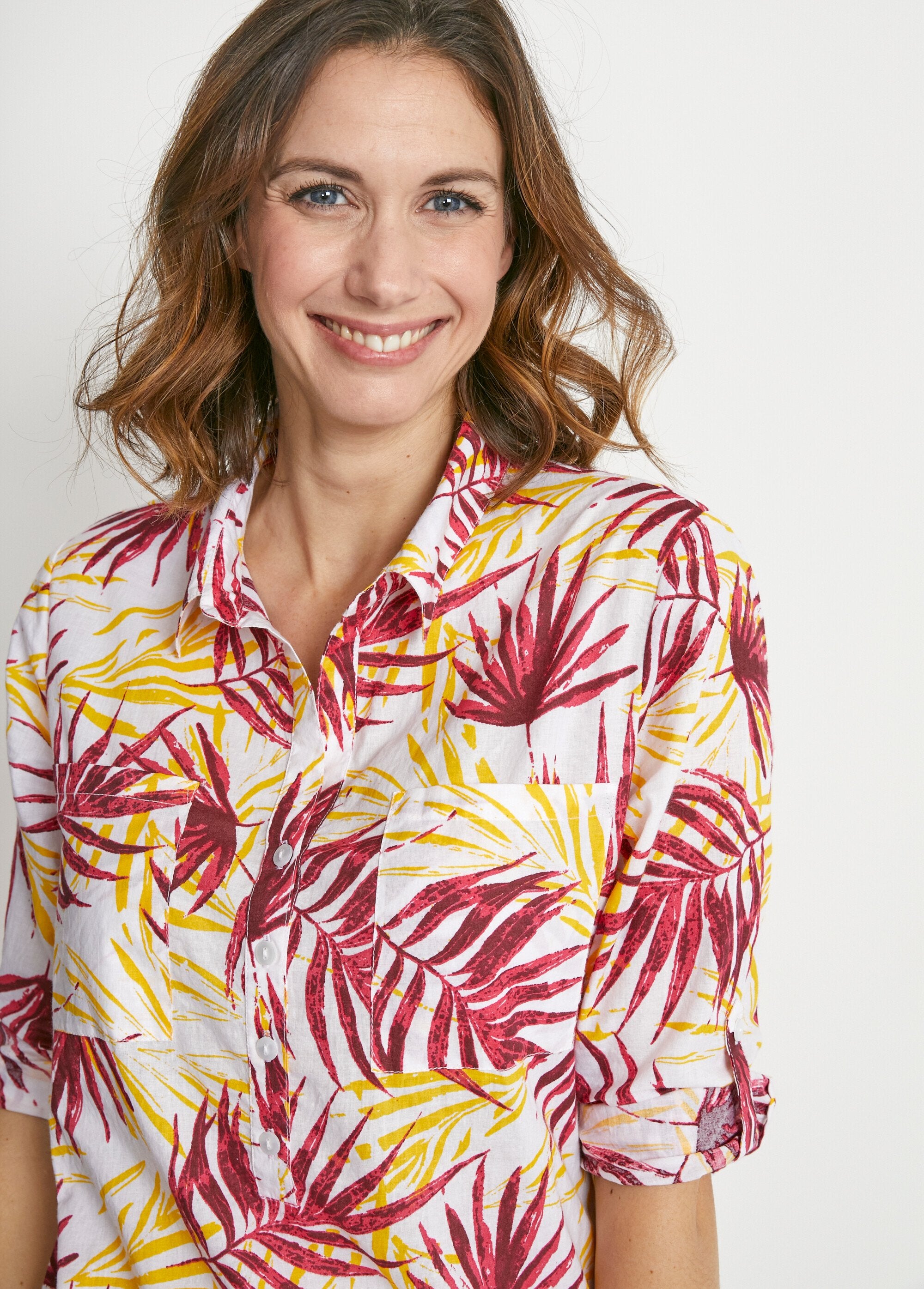 Long_printed_cotton_buttoned_blouse_Red_print_DE1_slim