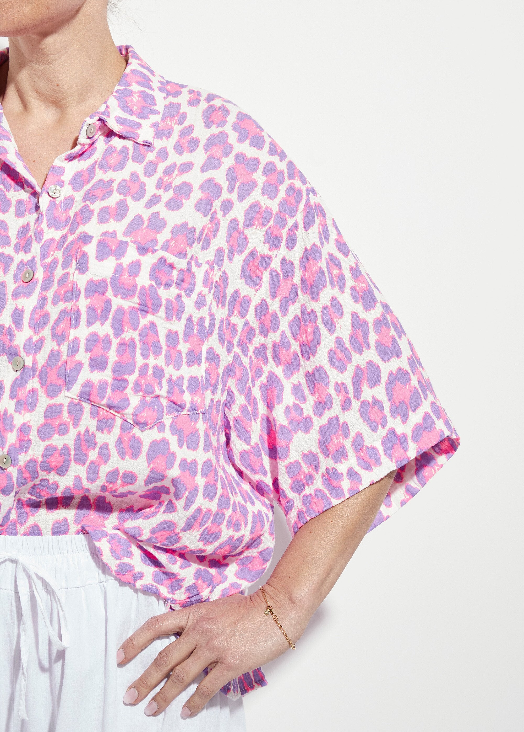 Neon_leopard_blouse_with_kimono_sleeves_Purple_DE2_slim