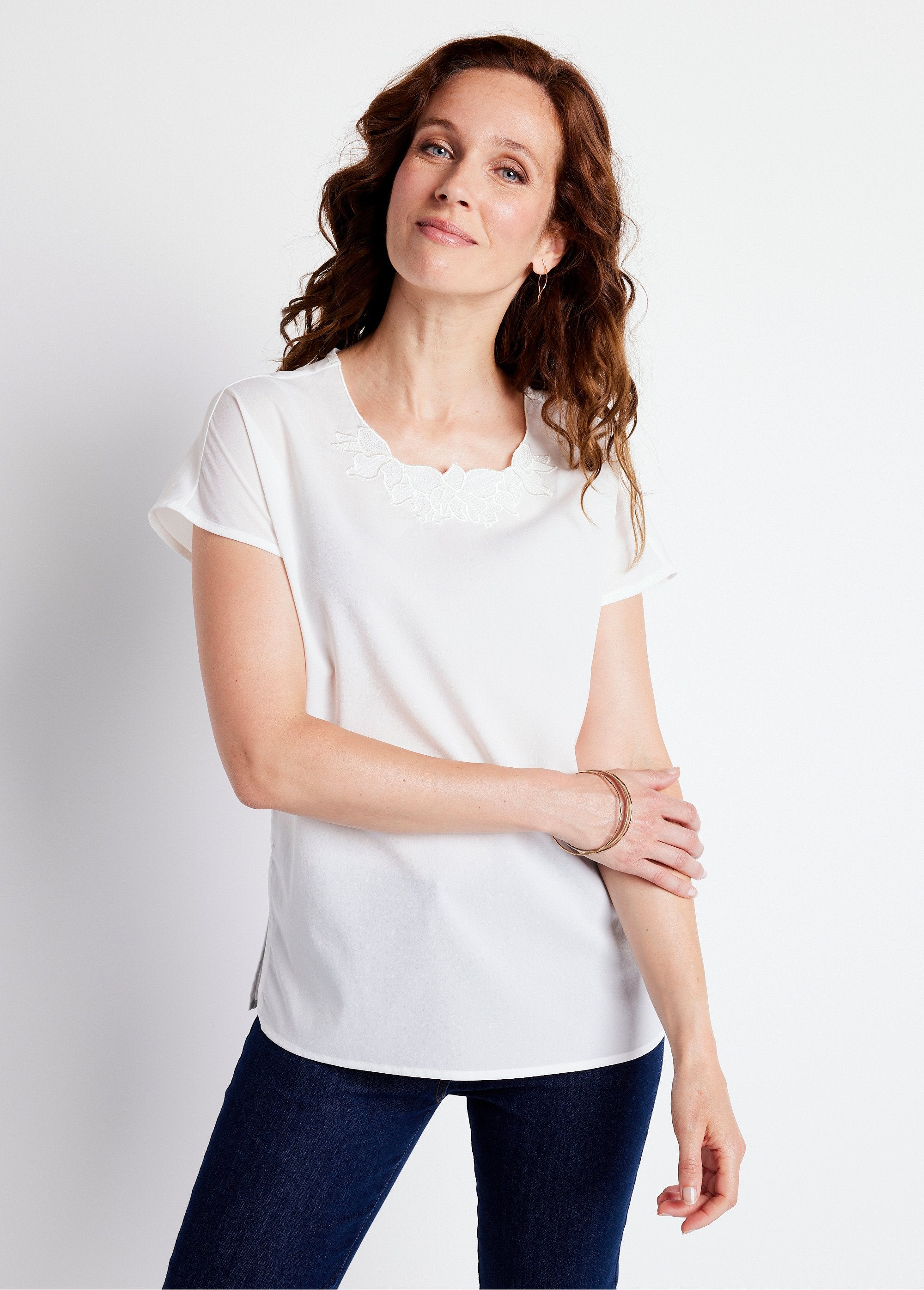 Long_short-sleeved_top_with_round_neck_embroidery_Ecru_FA2_slim