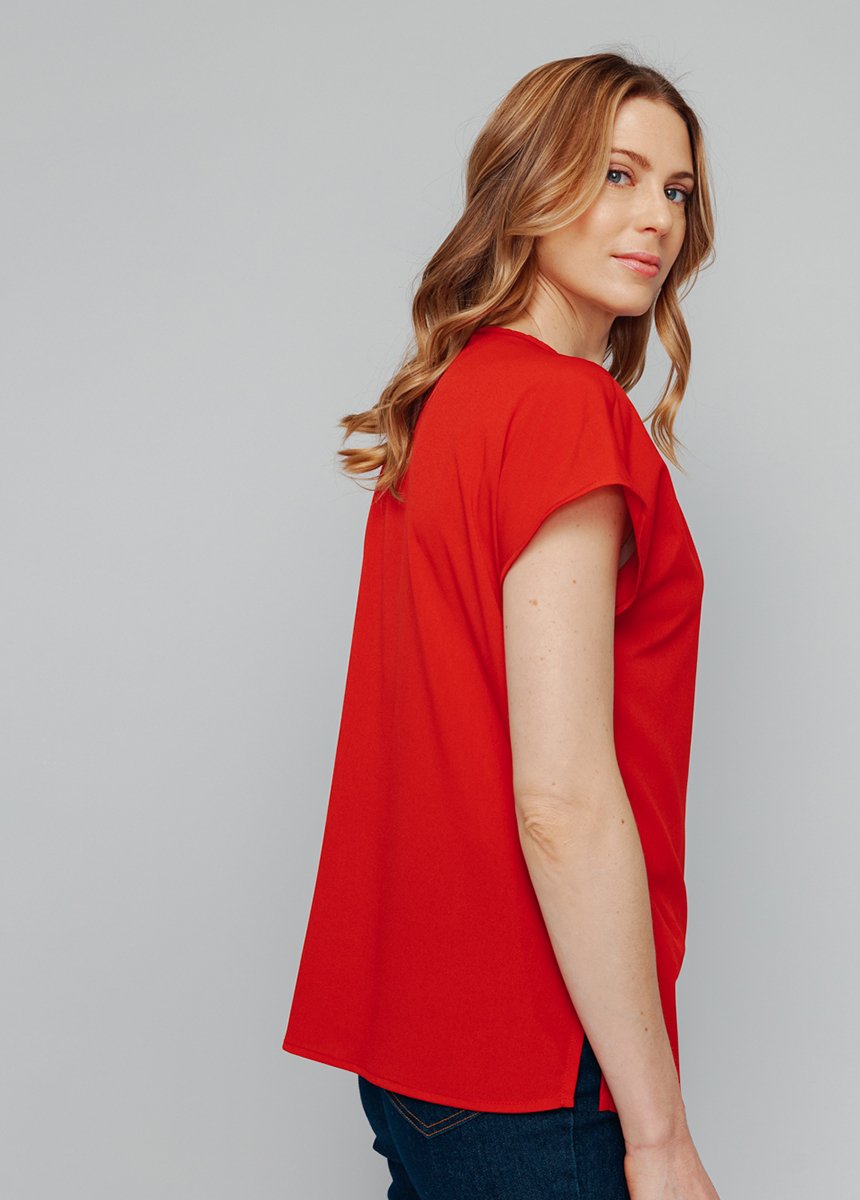 Long_short-sleeved_top_with_round_neck_embroidery_Carmine_DR1_slim