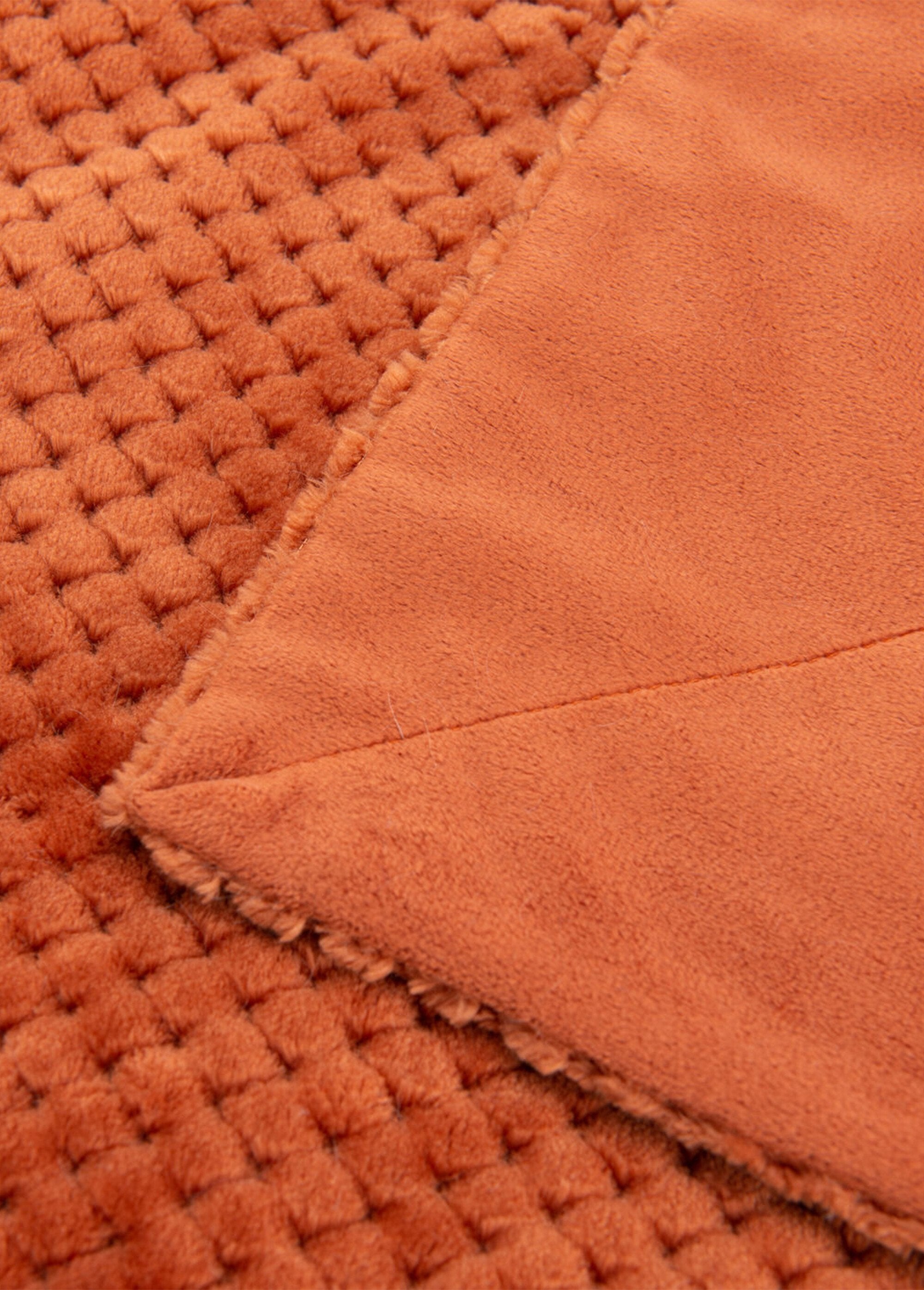 Warm_decorative_plaid_in_embossed_fleece_Terracotta_DE1_slim