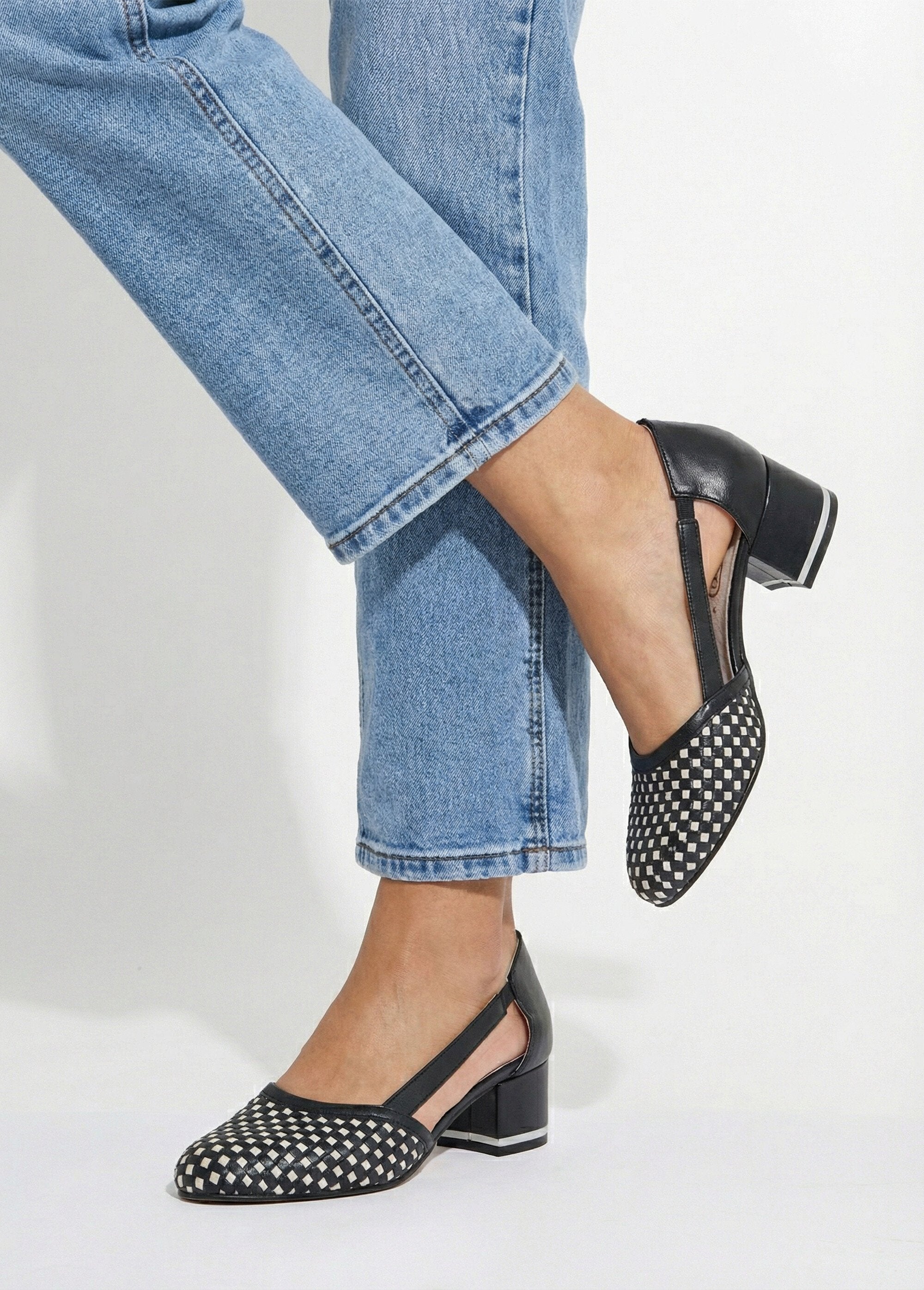 Leather_heeled_pumps_Navy_and_white_SF1_slim