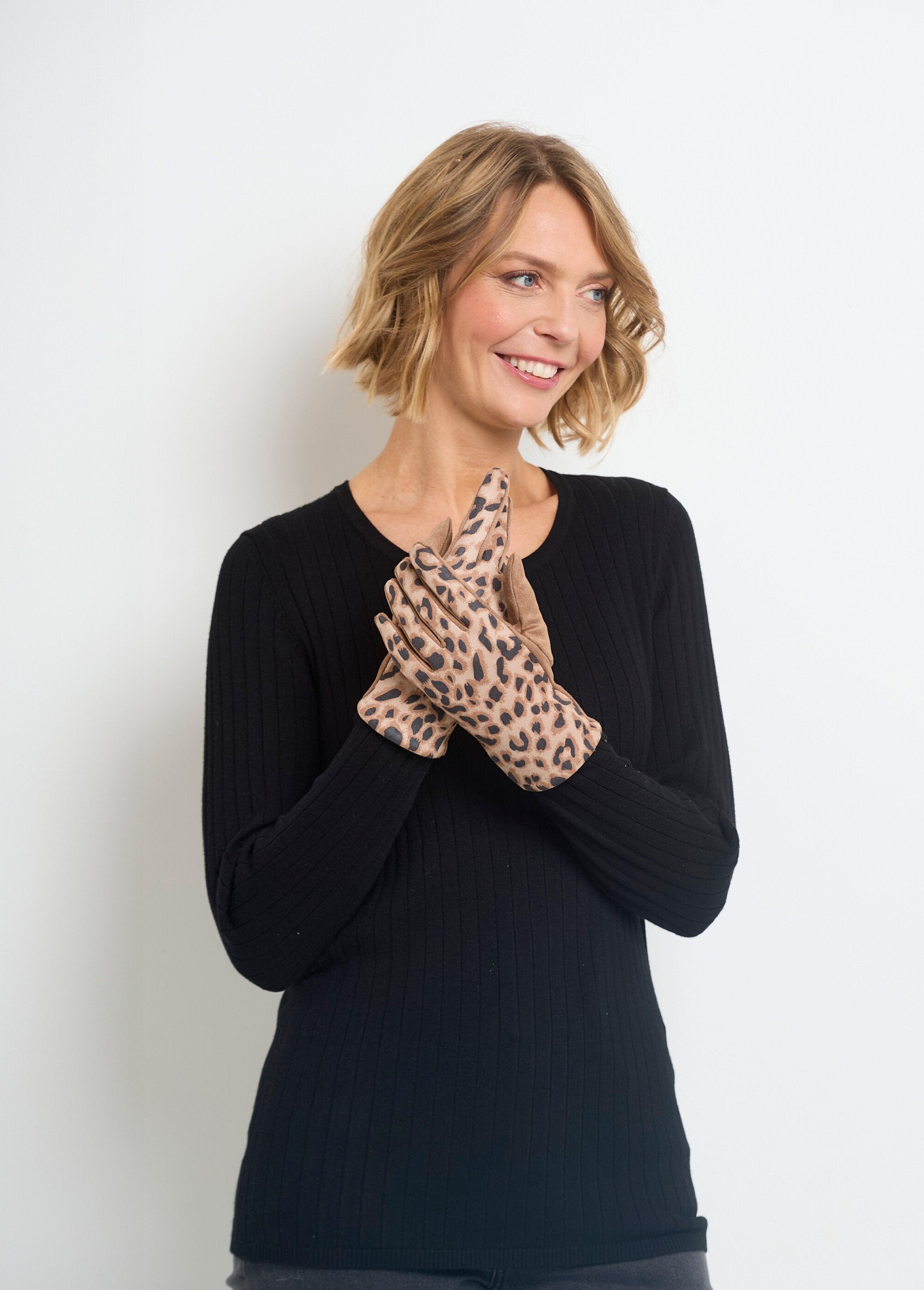 Leopard_print_and_plain_warm_gloves_Leopard_and_camel_FA2_slim