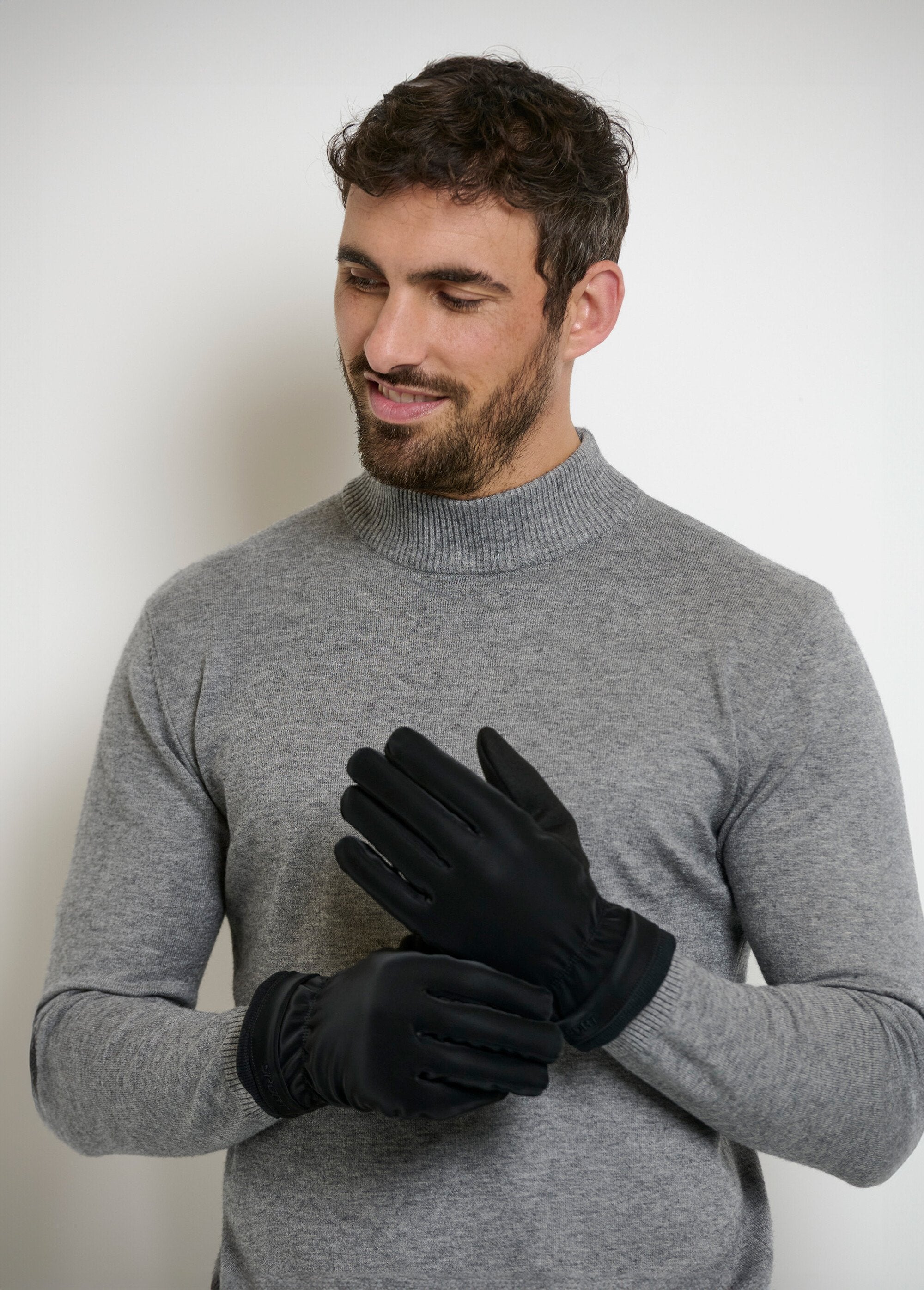 Warm_fleece-lined_touchscreen_gloves_Black_FA1_slim