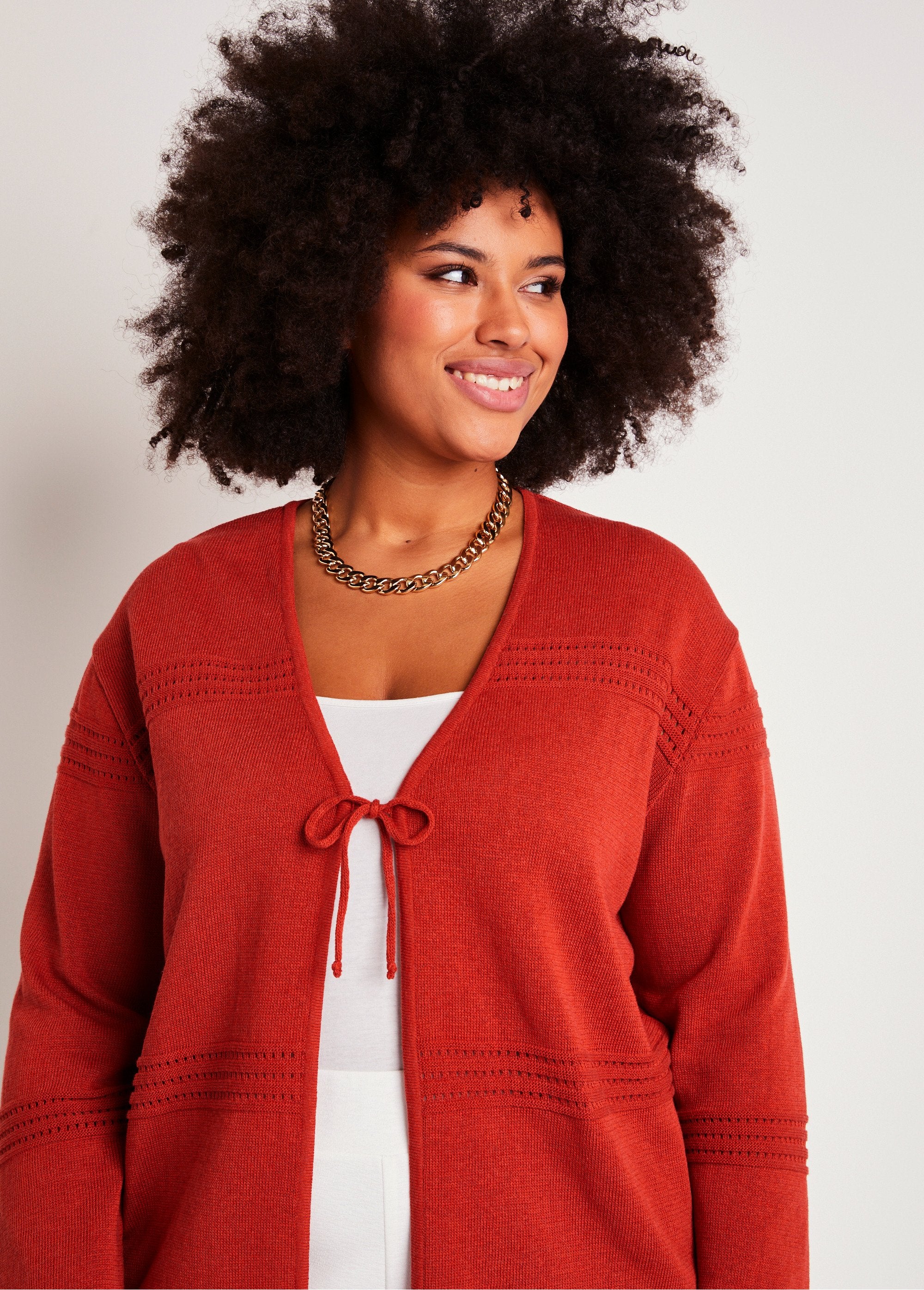 Short_edge-to-edge_cardigan_with_long_sleeves_Paprika_DE1_curvy