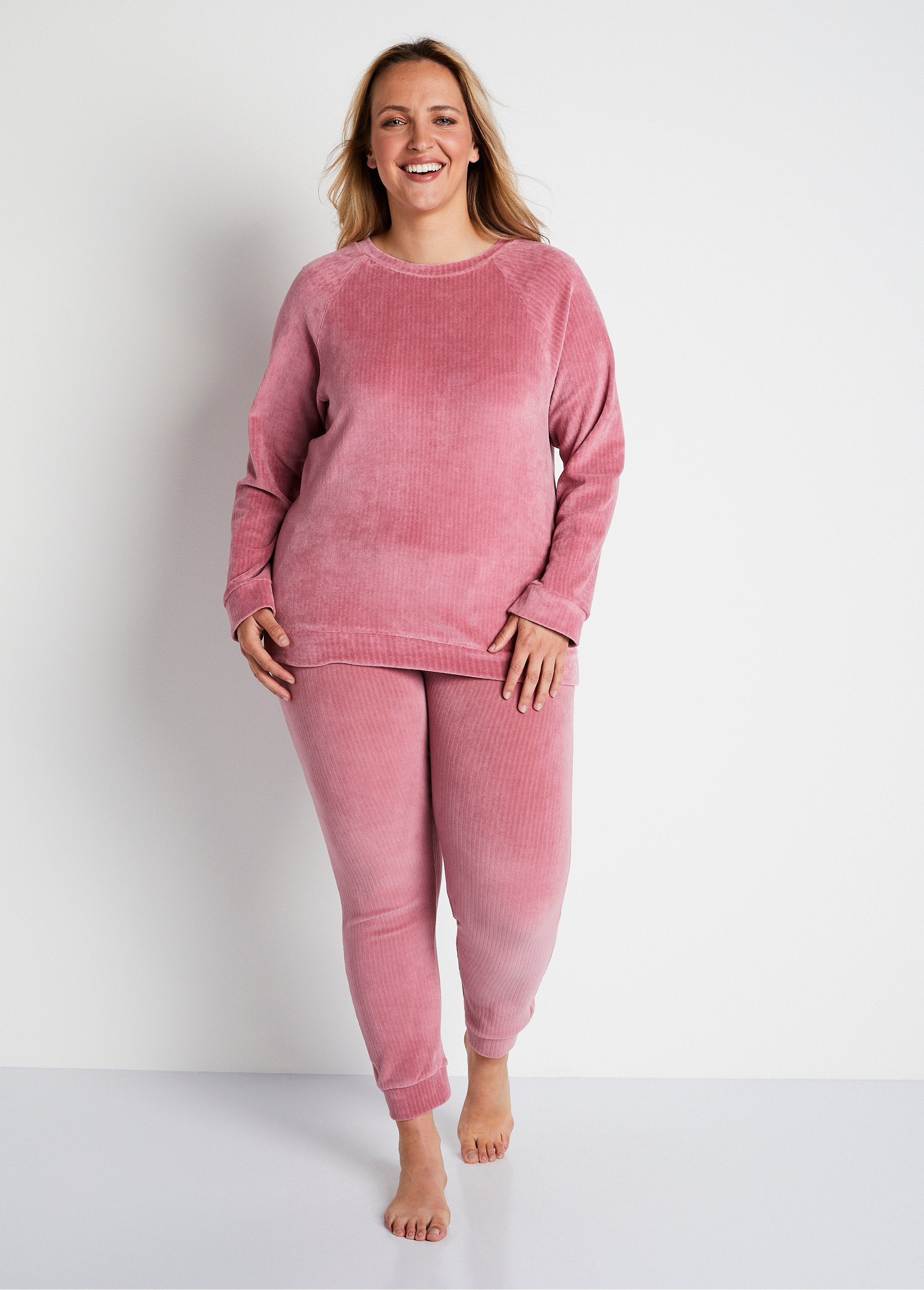 Corduroy_sweatshirt_pajama_top_Rosewood_SF1_curvy