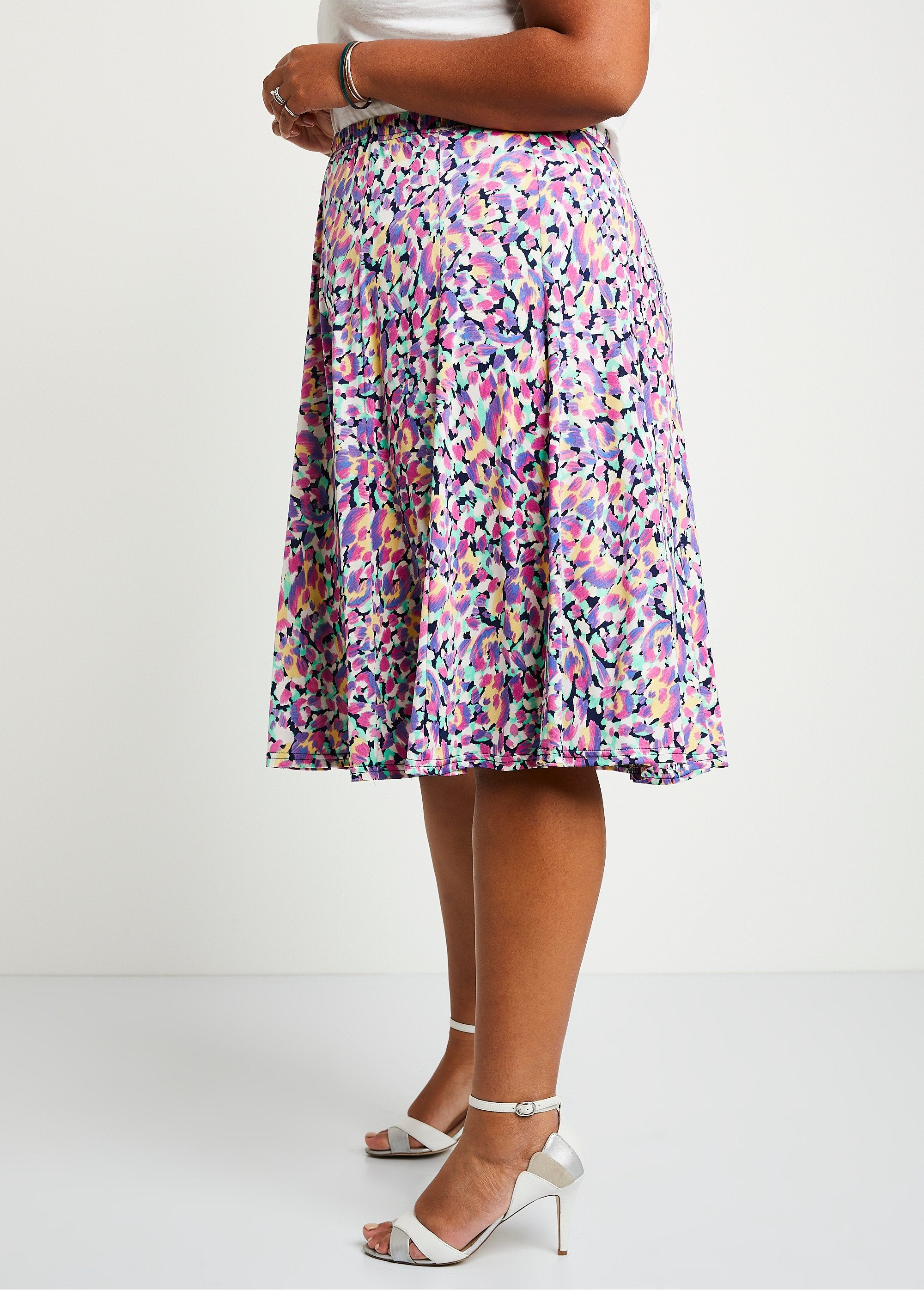 Mid-length_flared_skirt_Parma_print_DR1_curvy