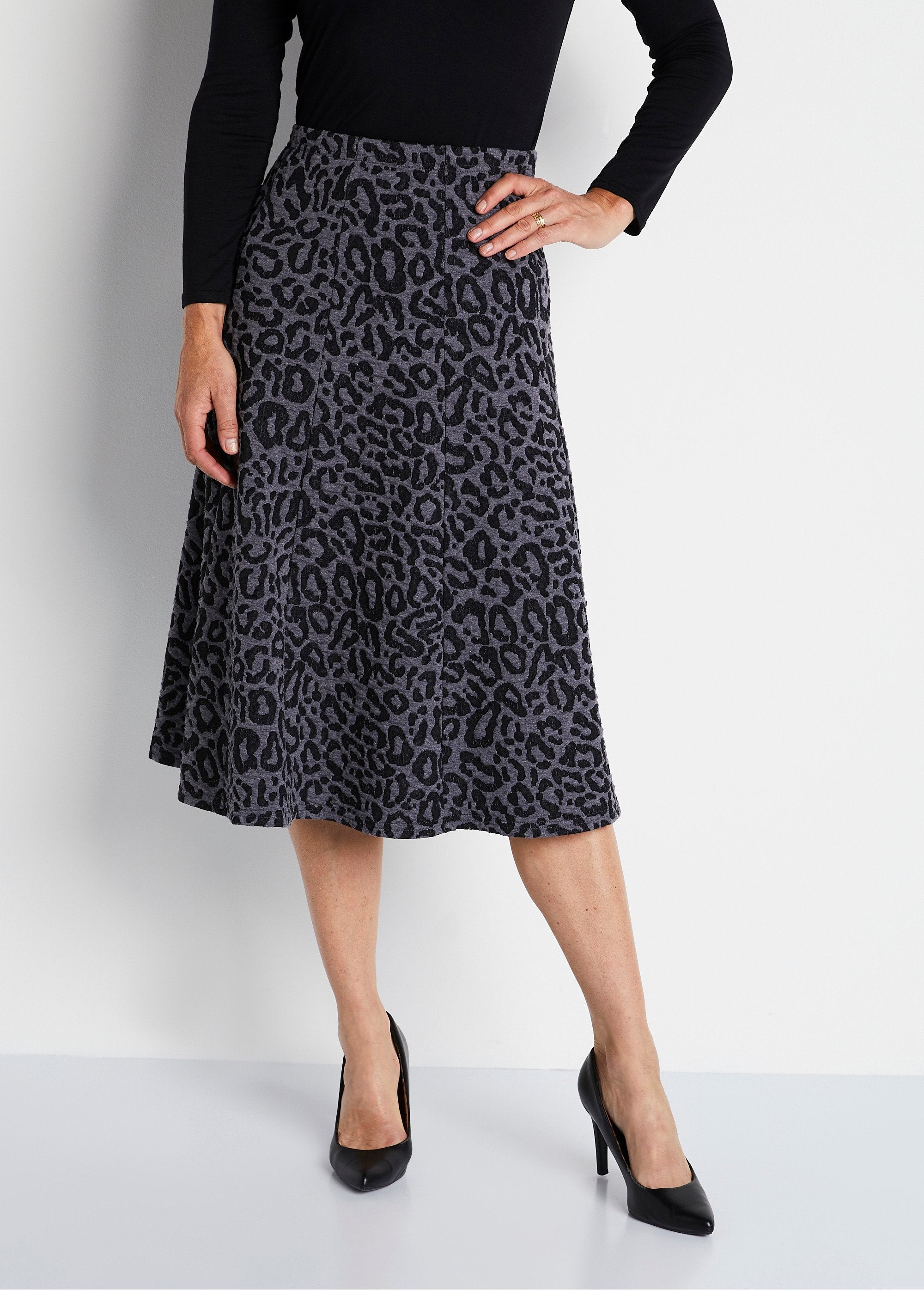 Long_flared_jacquard_knit_skirt_Leopard_gray_FA1_slim